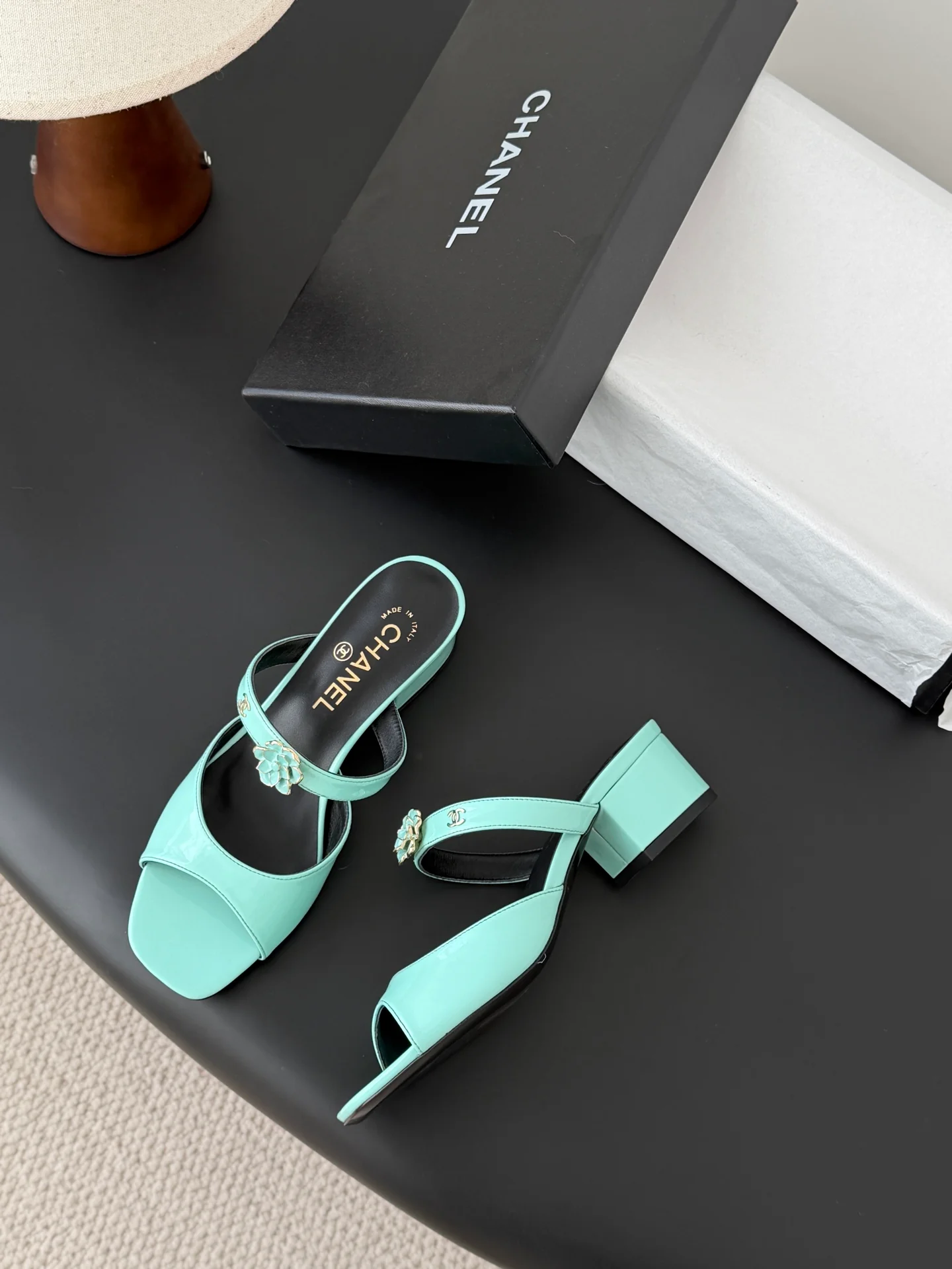 Chan 26ss camellia leather sandals