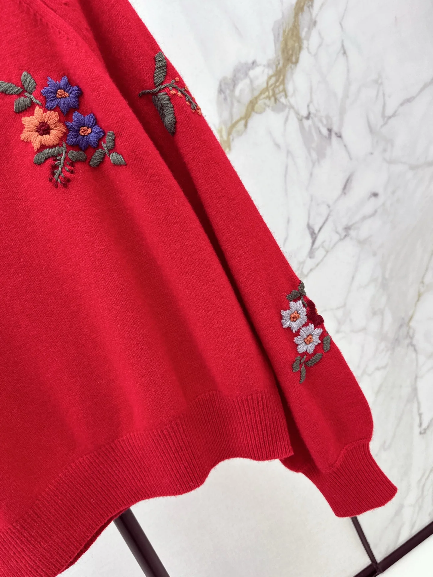 Gucc 25fw embroidery sweater