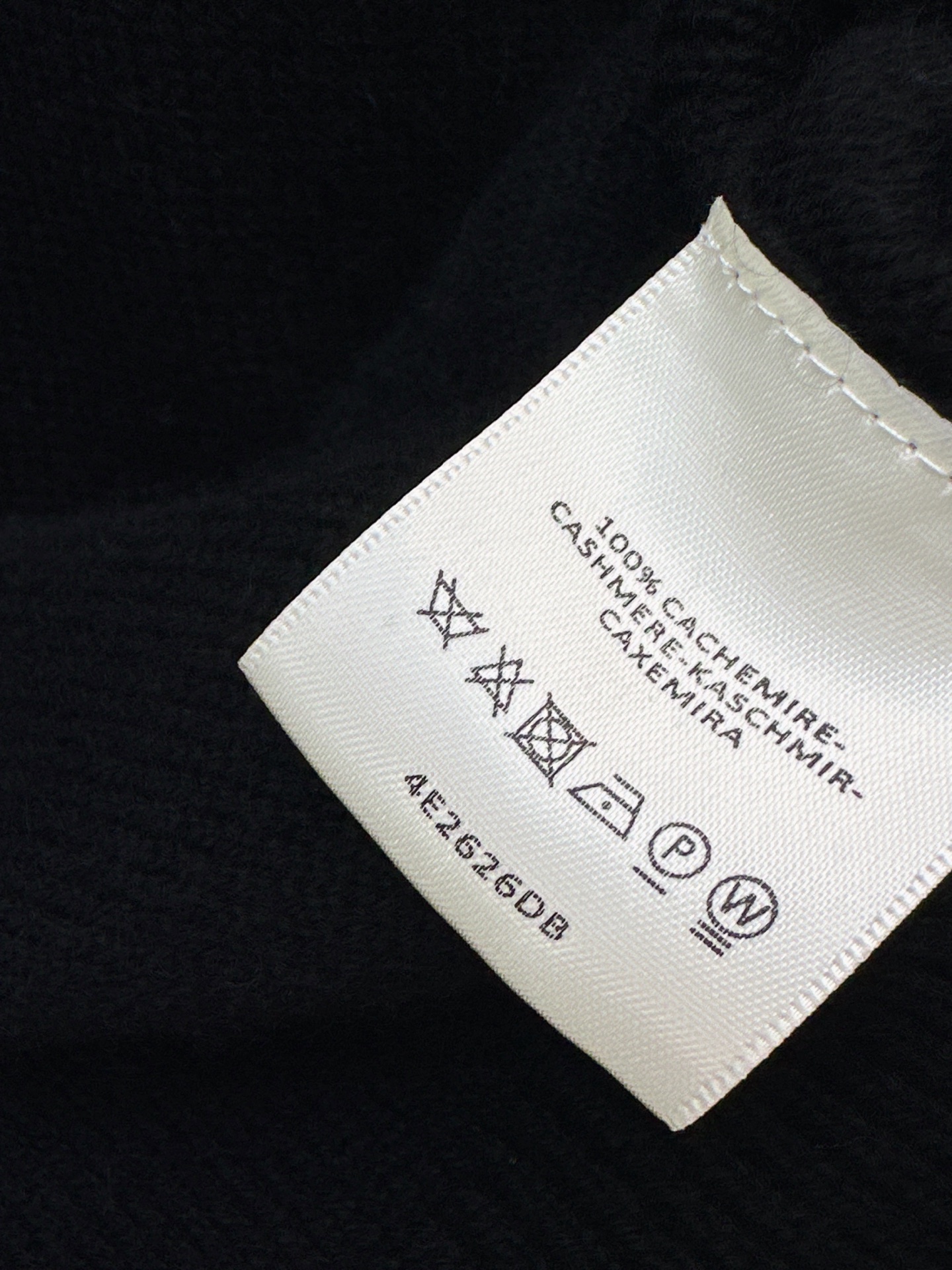 Her 26ss cashmere sweater