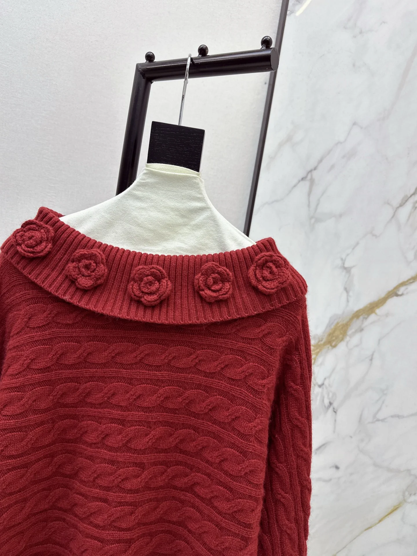 Chan 26ss off shoulder top sweater