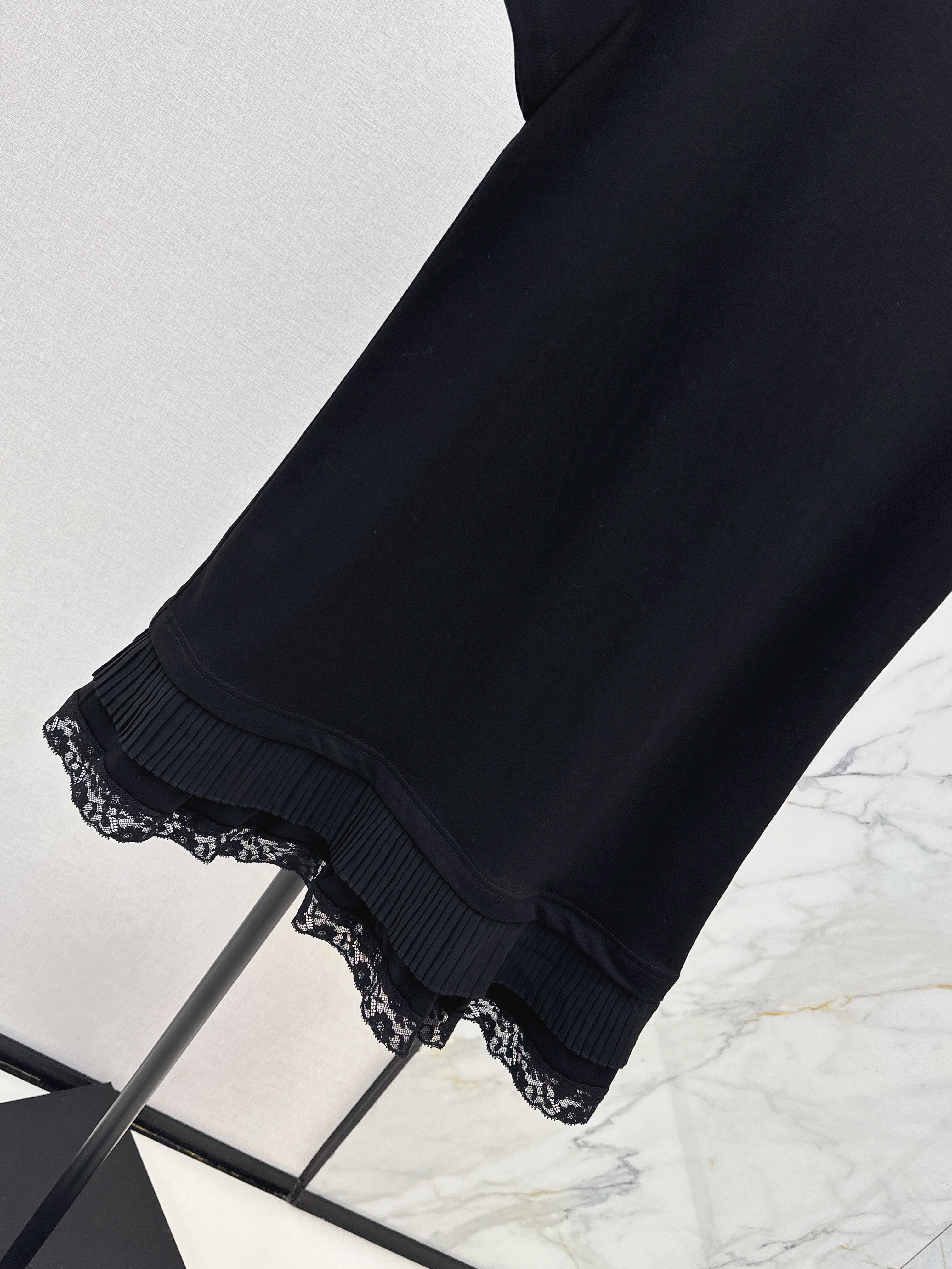 Loui 26ss contract lace dress