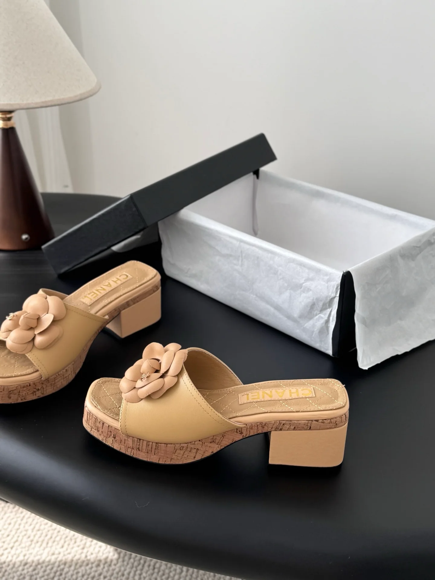 Chan 26ss camellia sides sandals