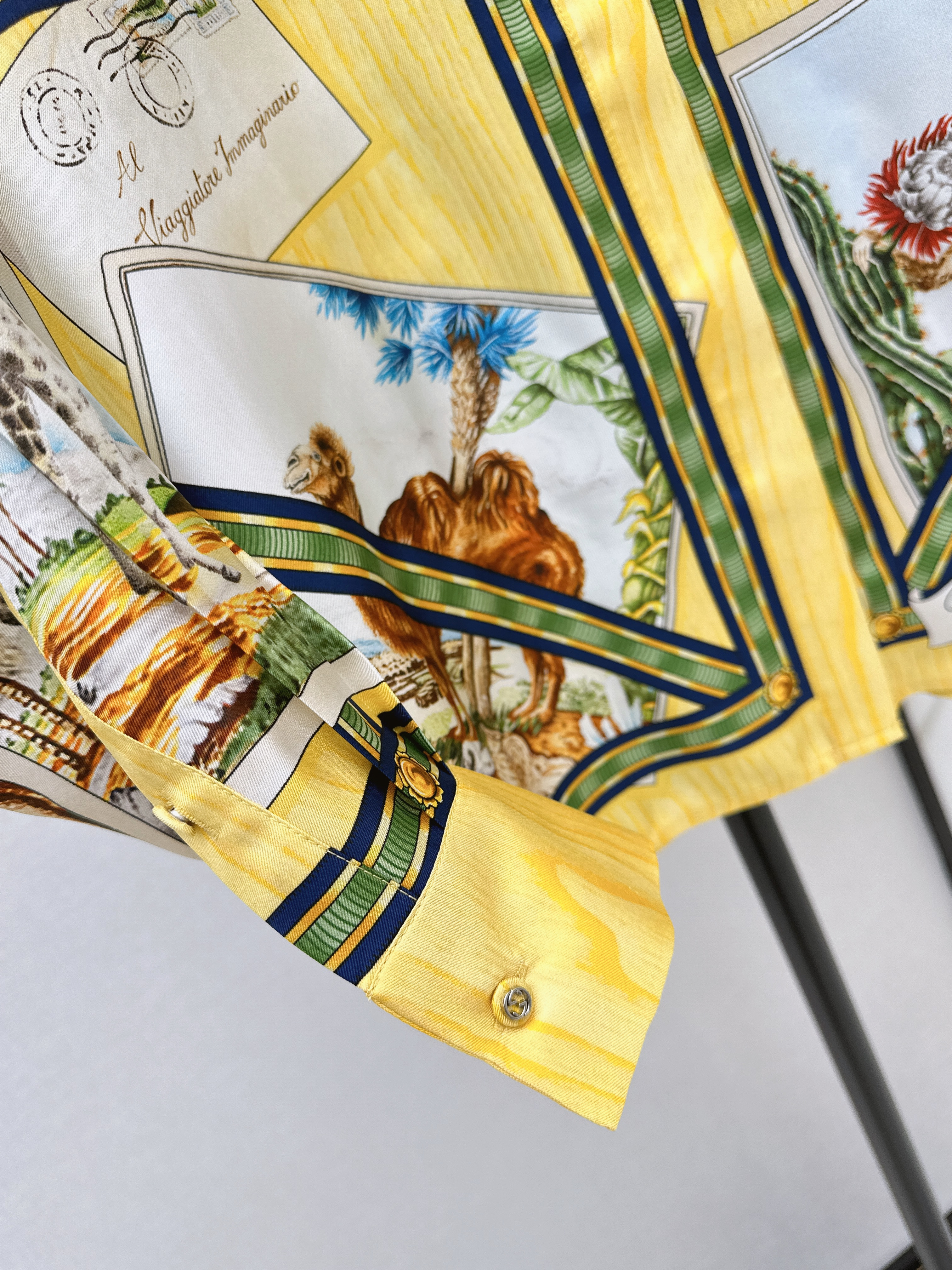 Guc 26ss silk print shirt