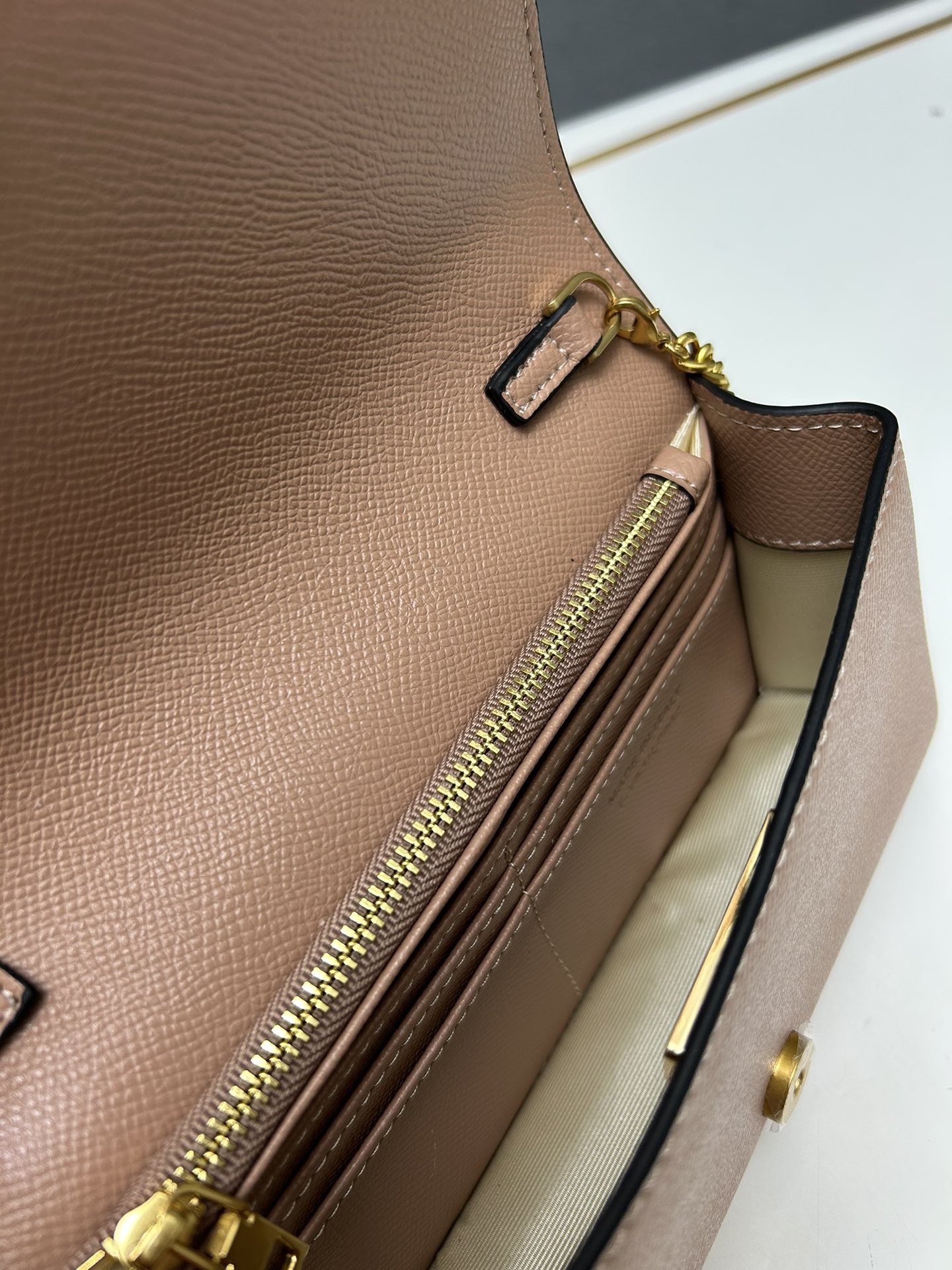 Valenti 26ss garavani vring bag