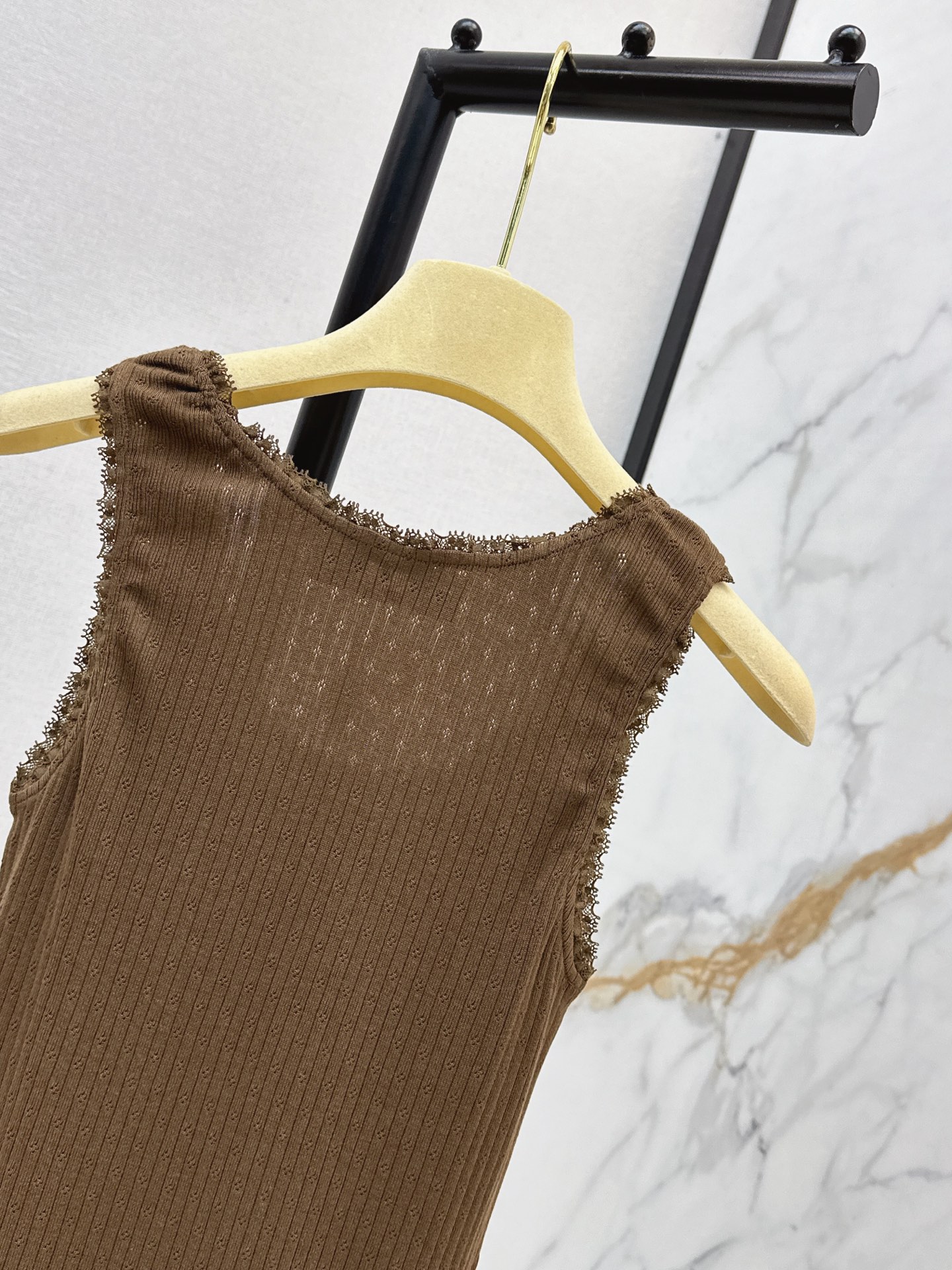 Miu 26ss lace ruffle vest