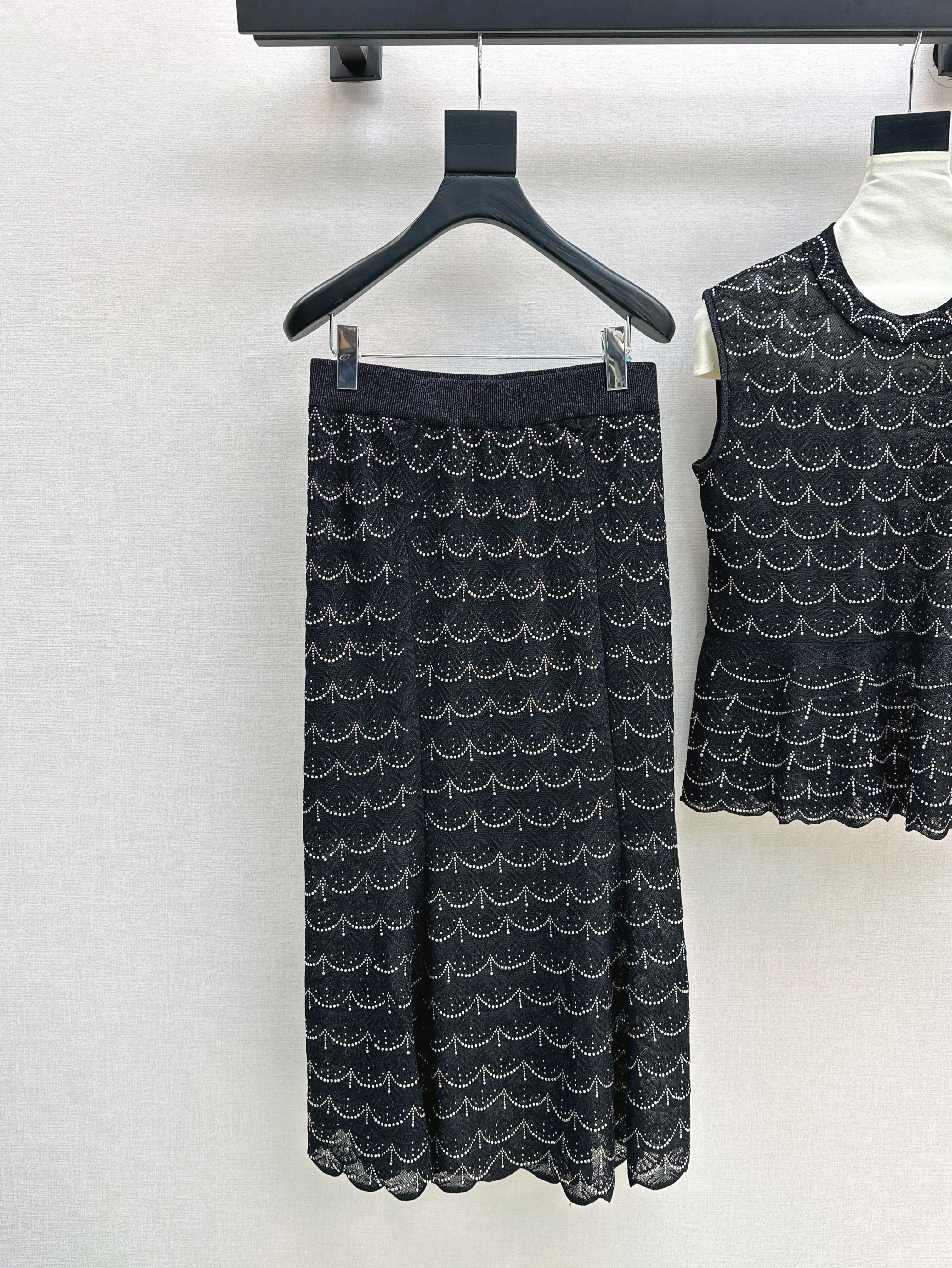 Chan 26ss rhinestone knitwear skirt set