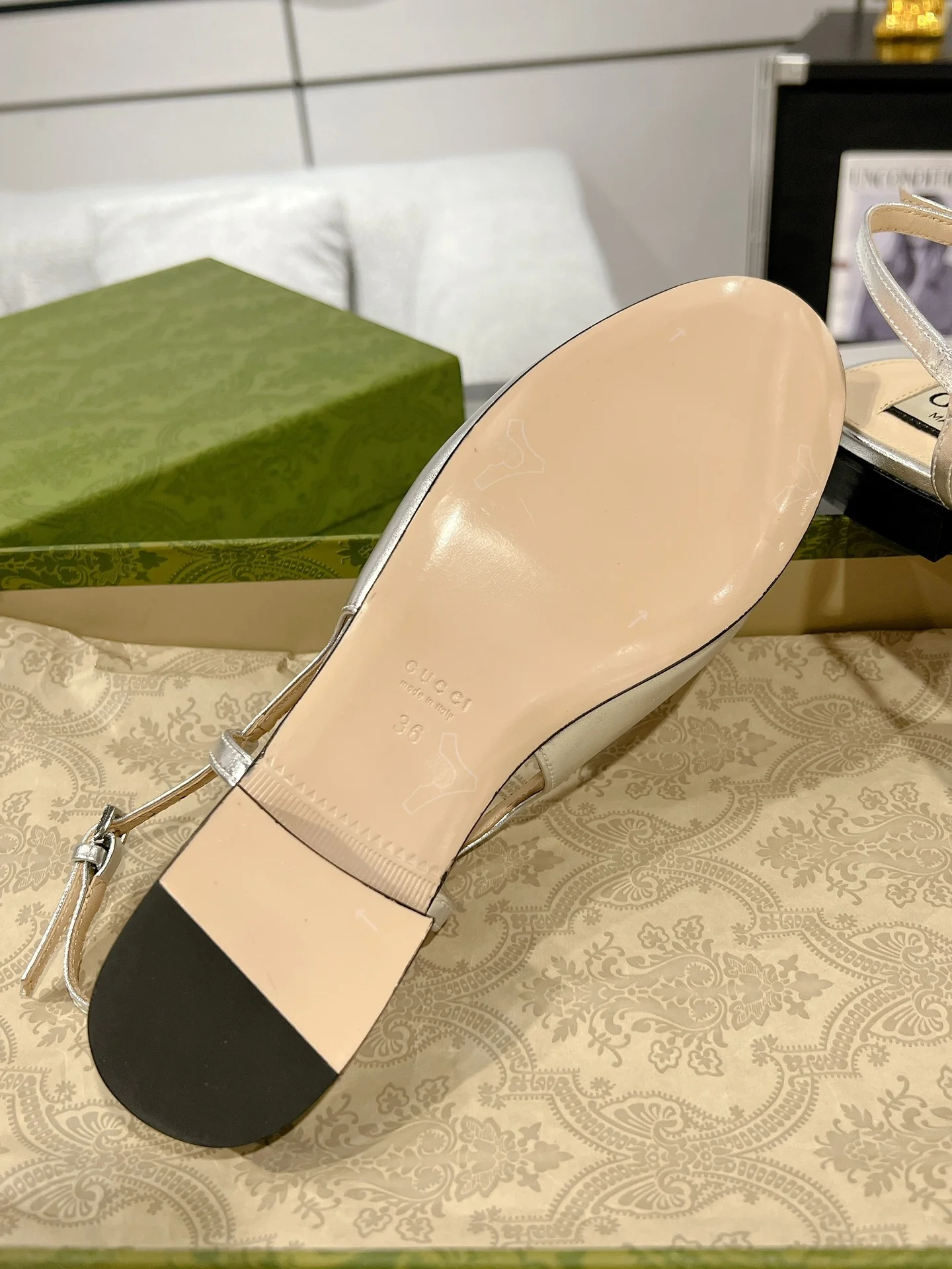 Gucc 25fw slingback flats with crystal diamond bling sandals
