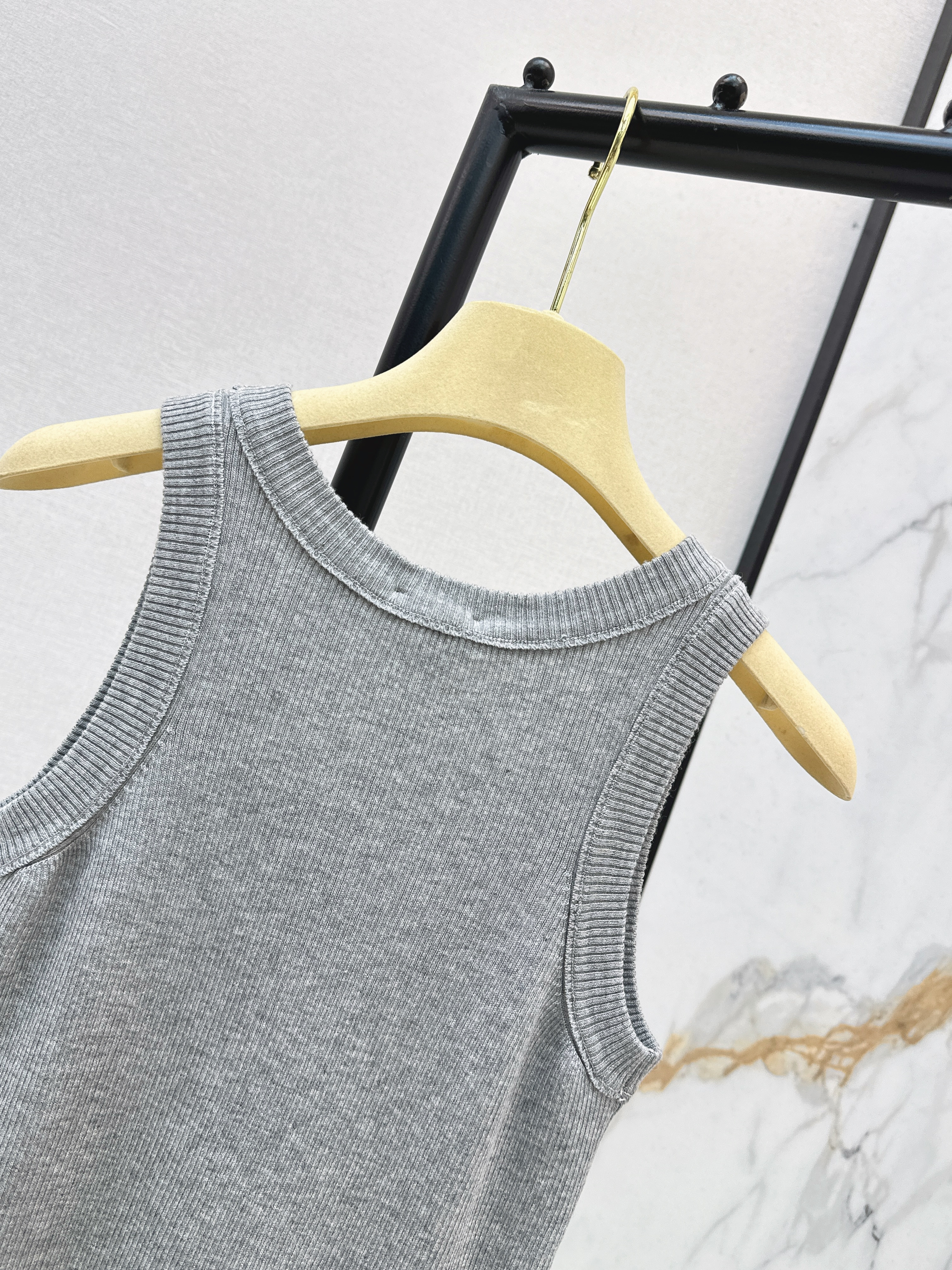 Miu 26ss sleeveless vest