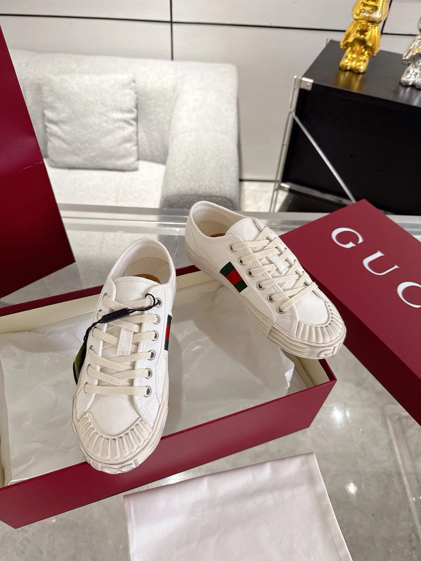 Guc sneakers