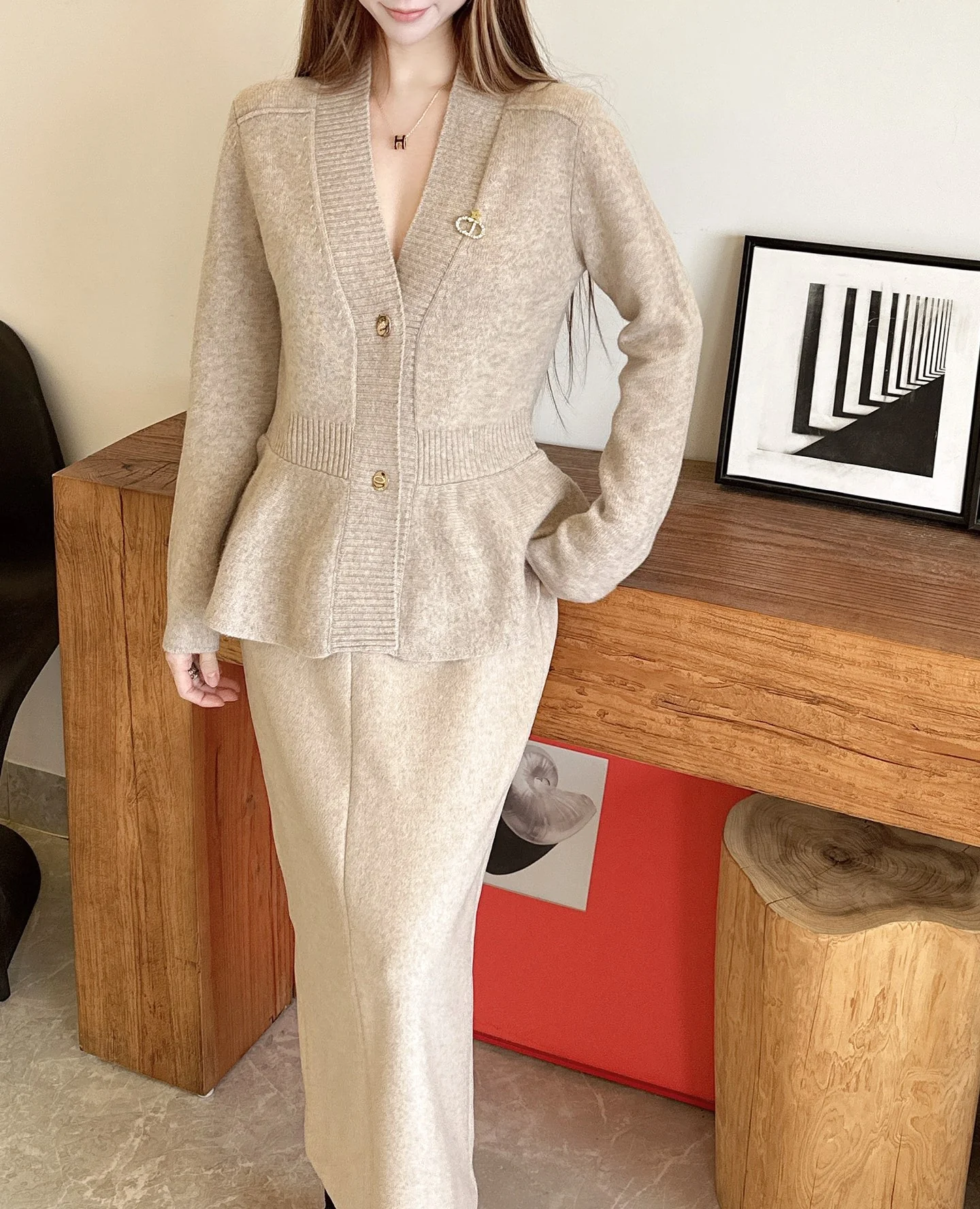 CD 26ss ruffle v-neck sweater