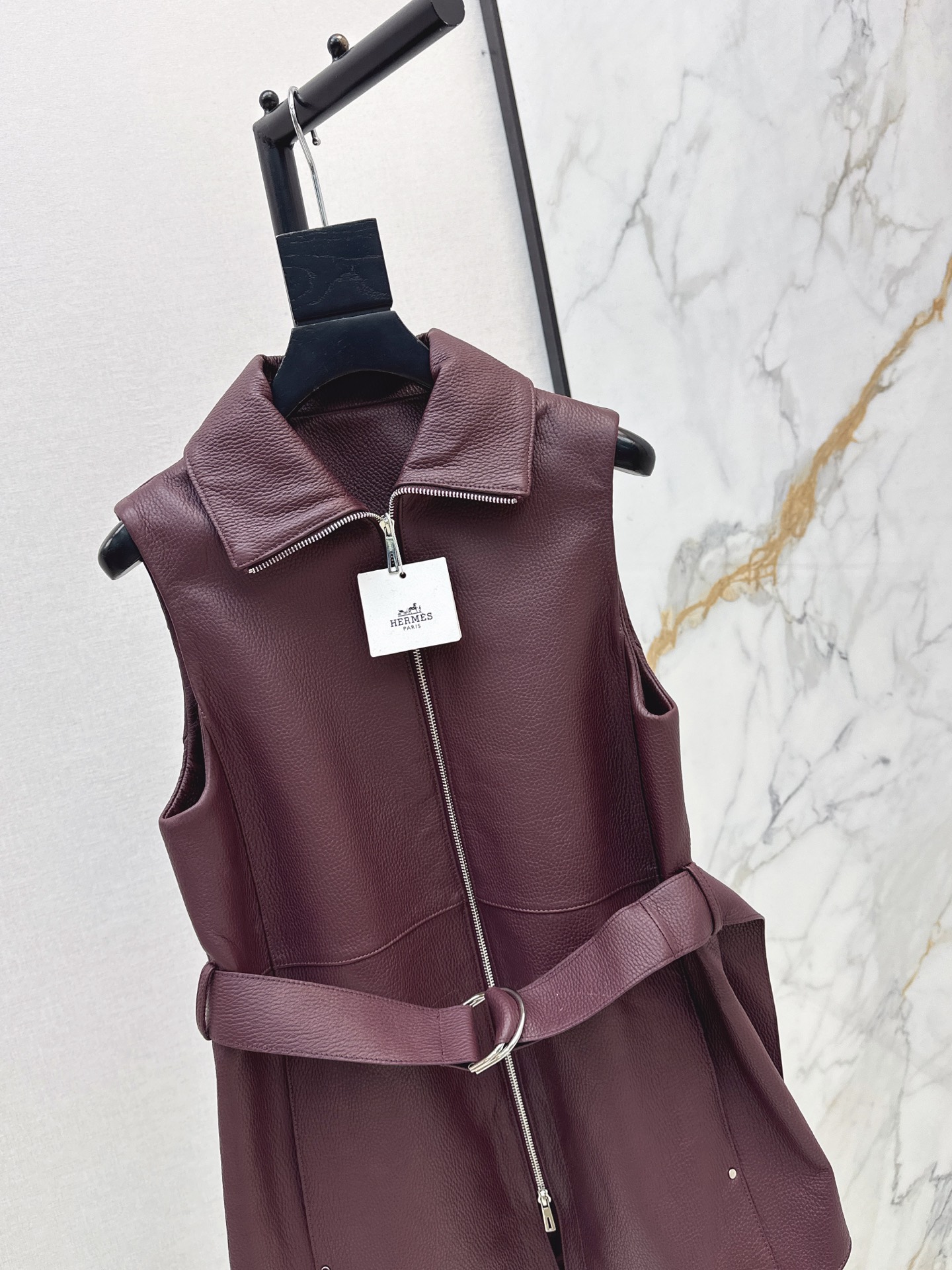 Her 26ss leather vest jacket