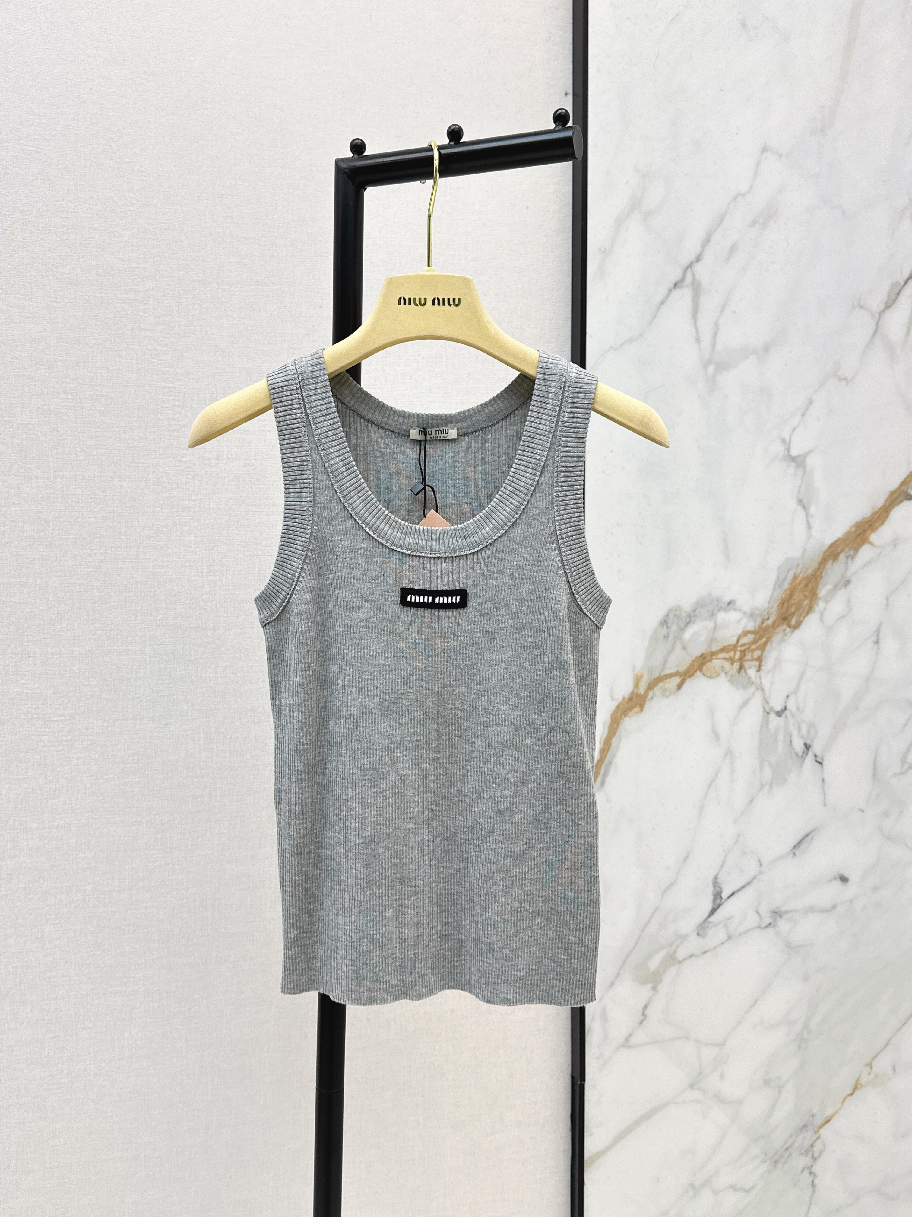Miu 26ss sleeveless vest
