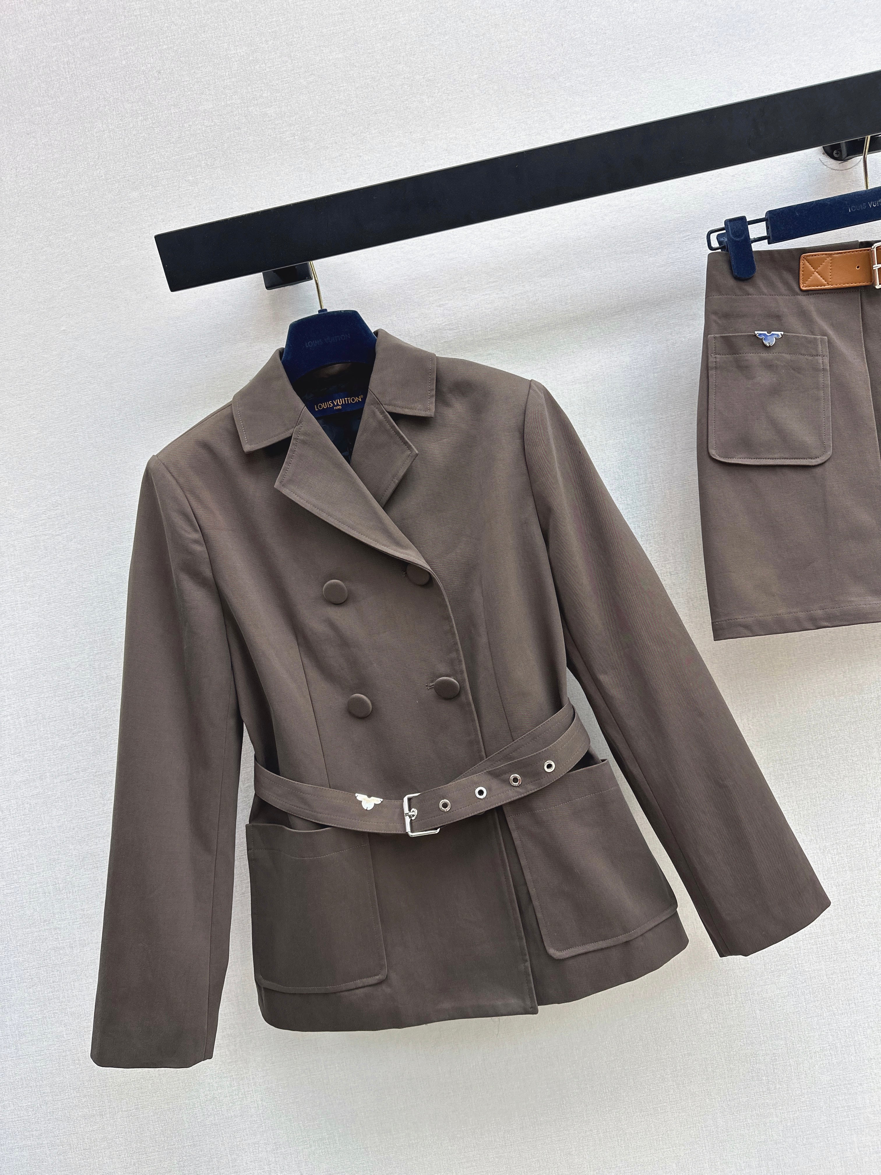 Loui 26ss belted blazer