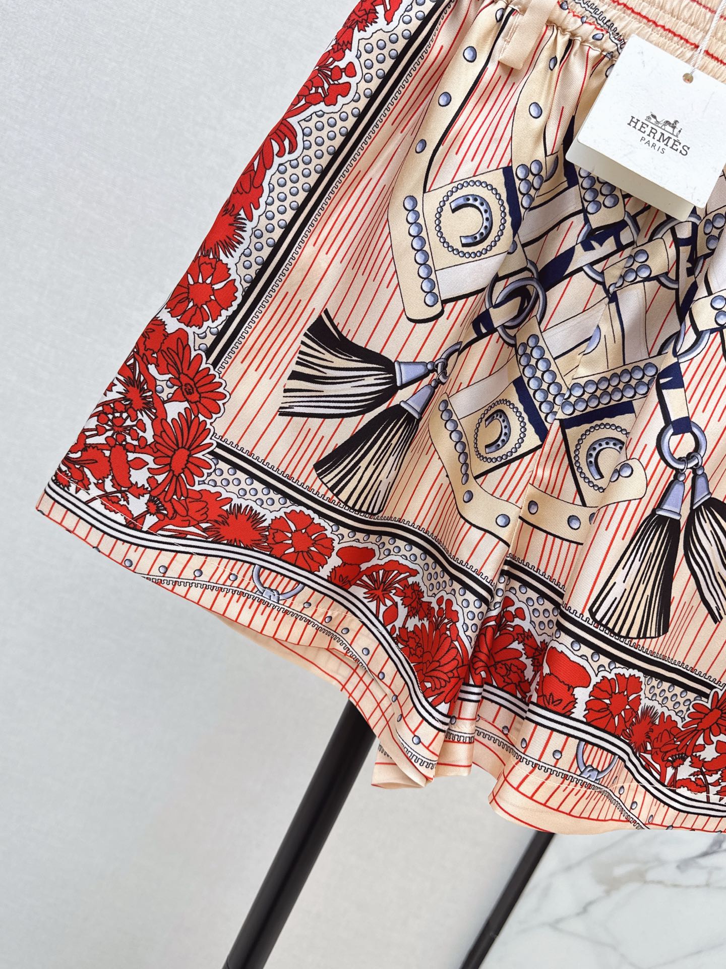 Herm 26ss print silk short