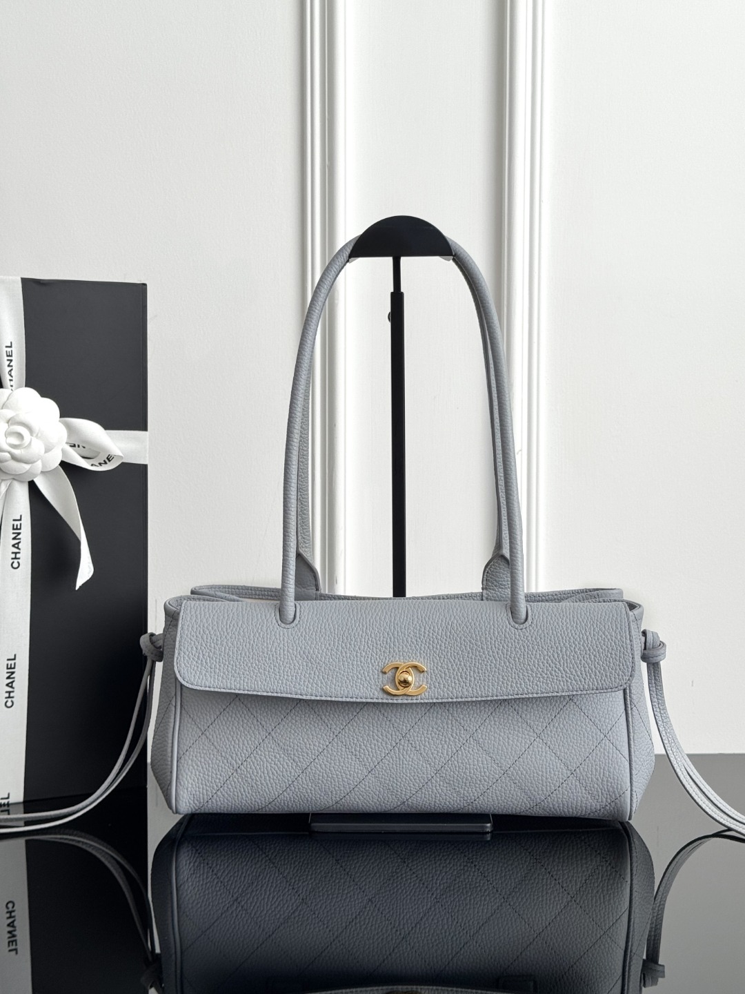 Chan 26S baguette bag