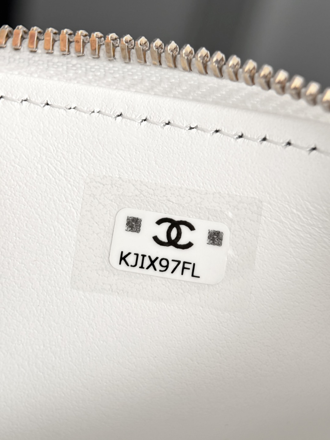 Chan 26S clutch bag with chain