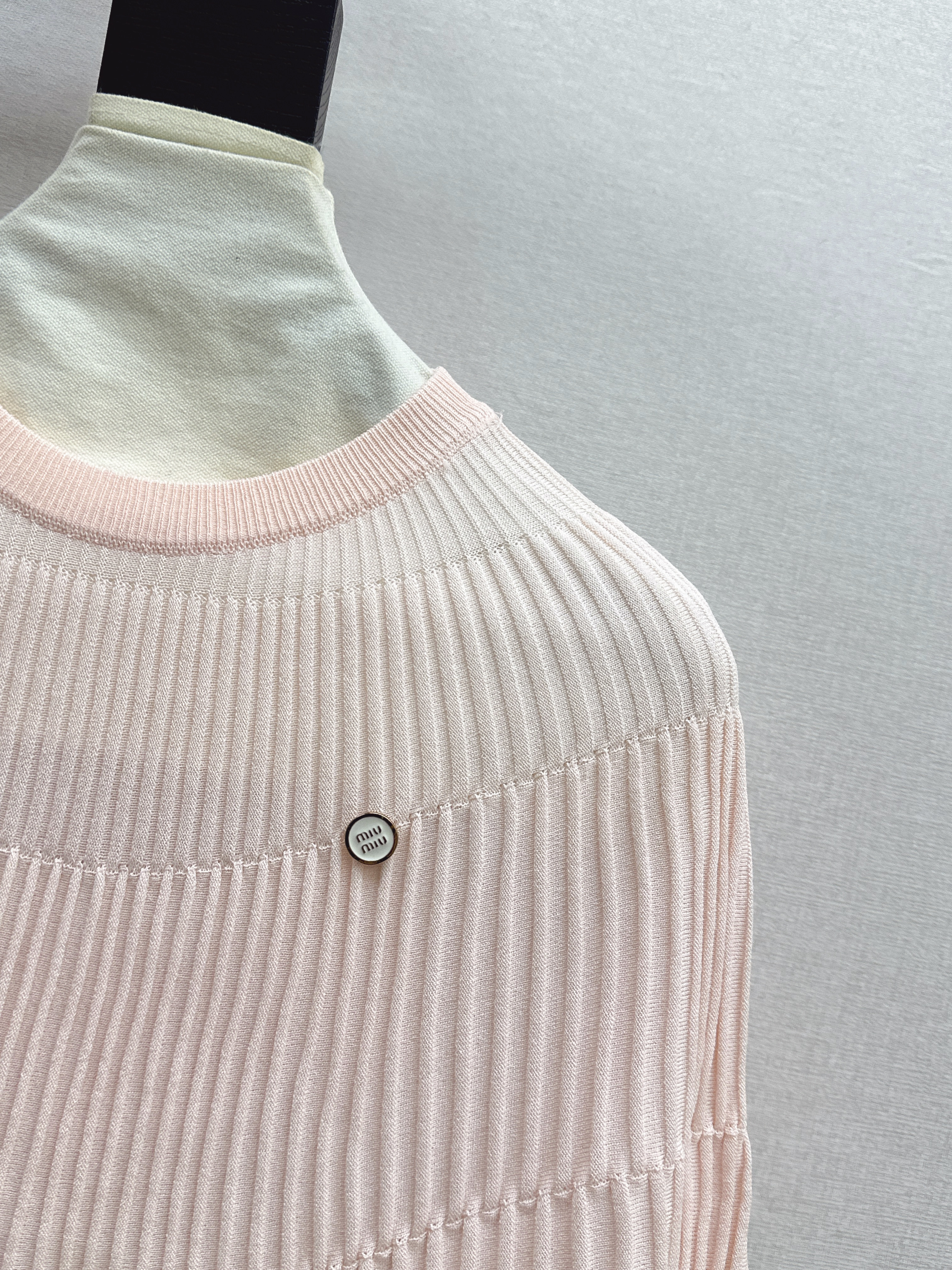 Miu 26ss cape knitwear