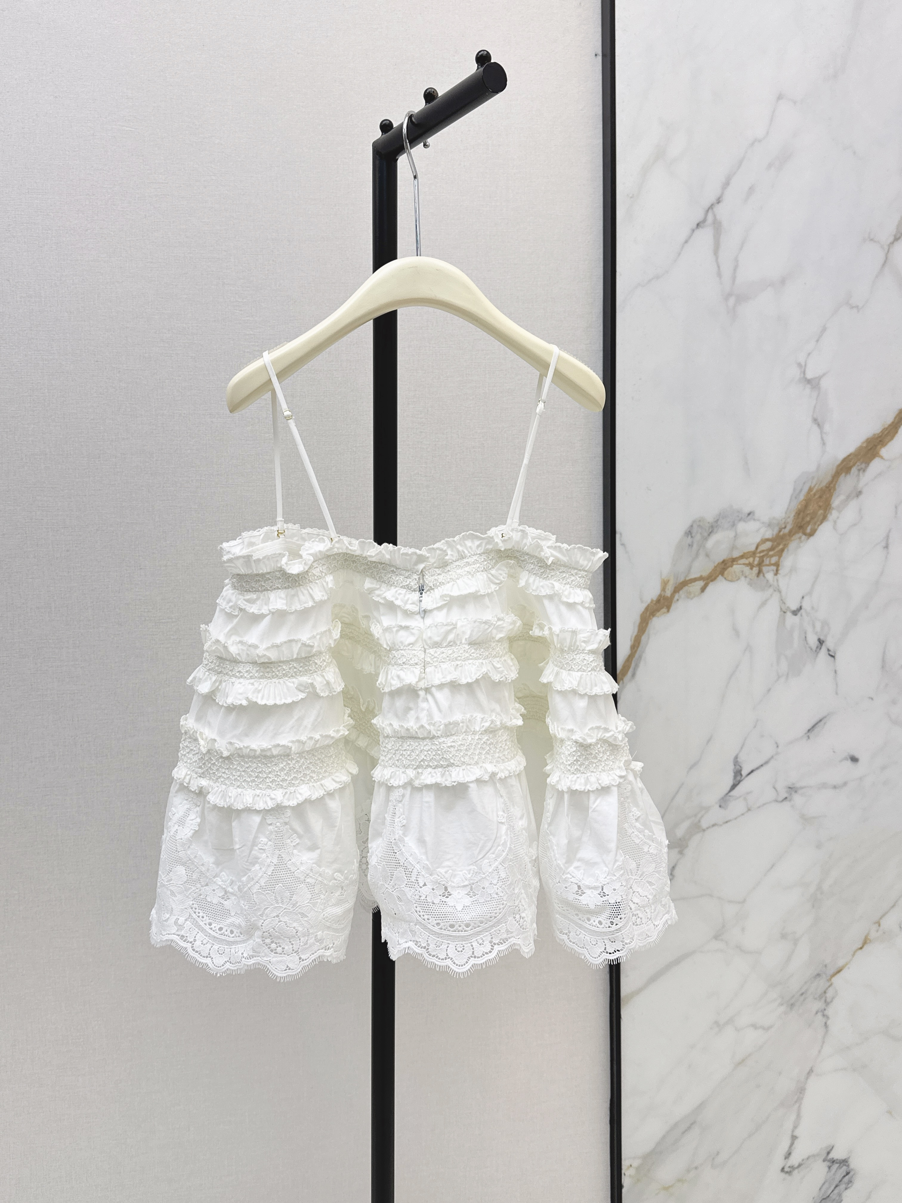 Zimm 26ss ruffle camisole top