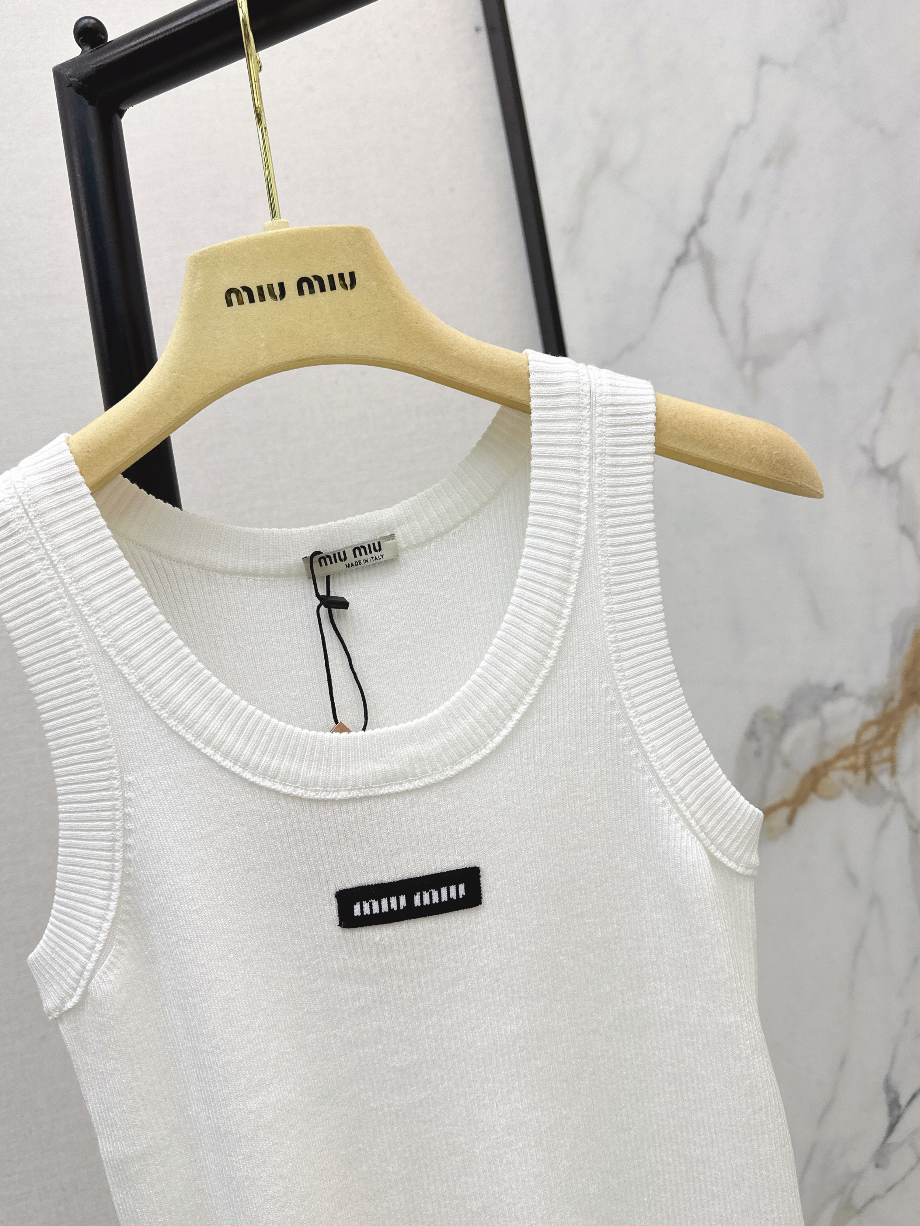 Miu 26ss sleeveless vest