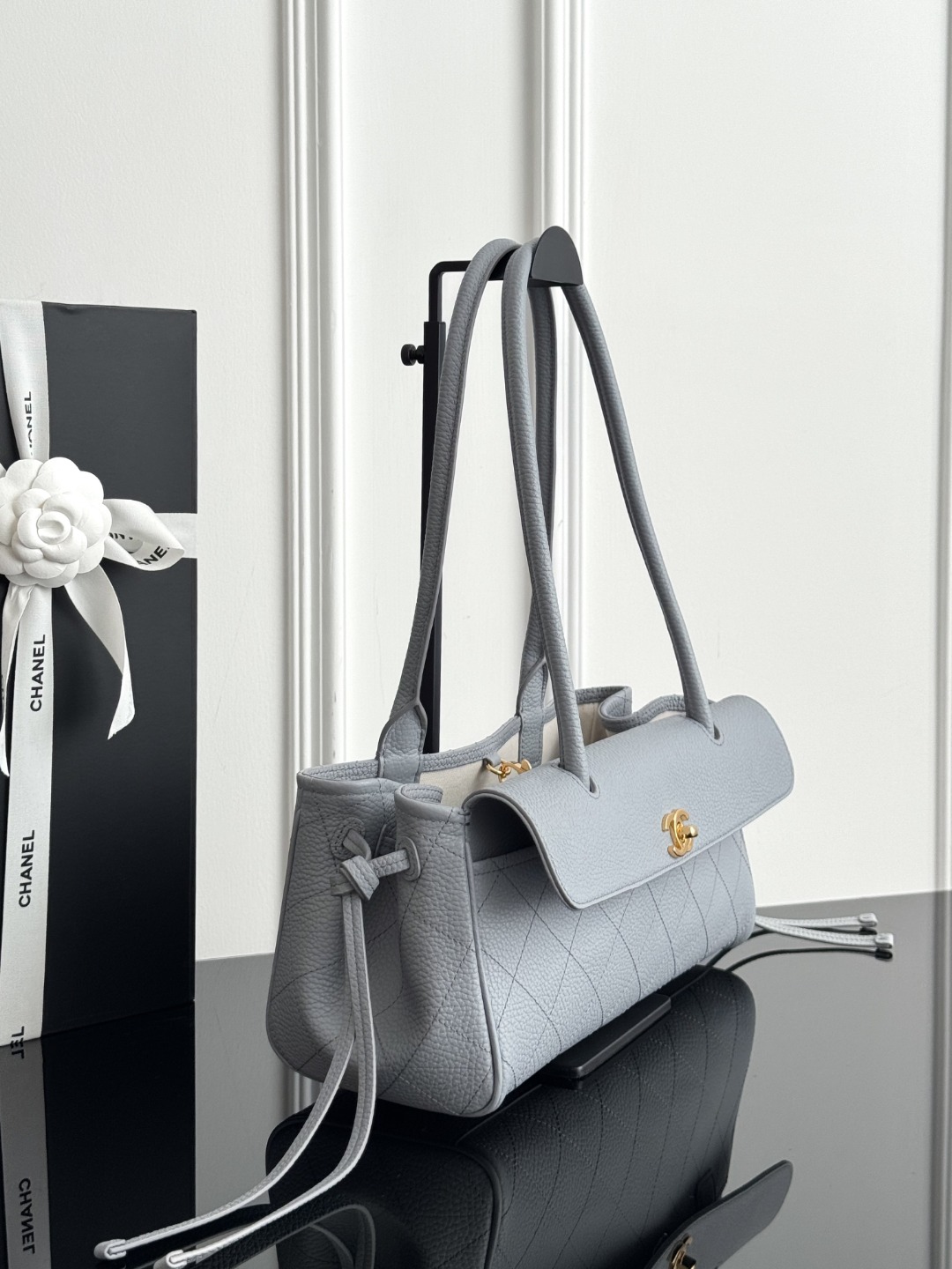Chan 26S baguette bag
