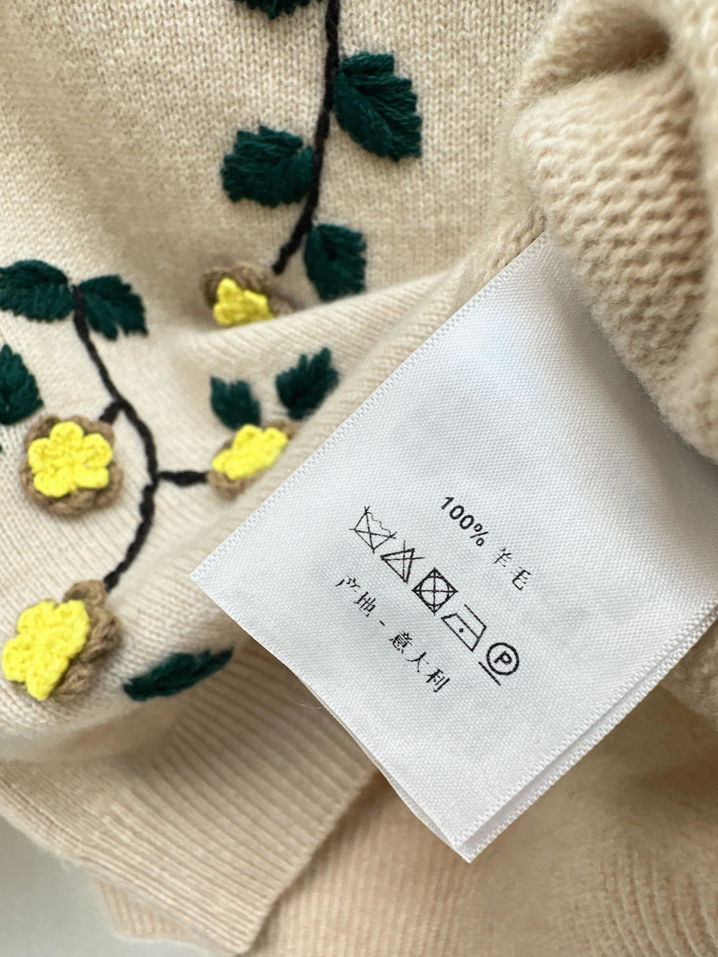ES 26ss embroidery sweater
