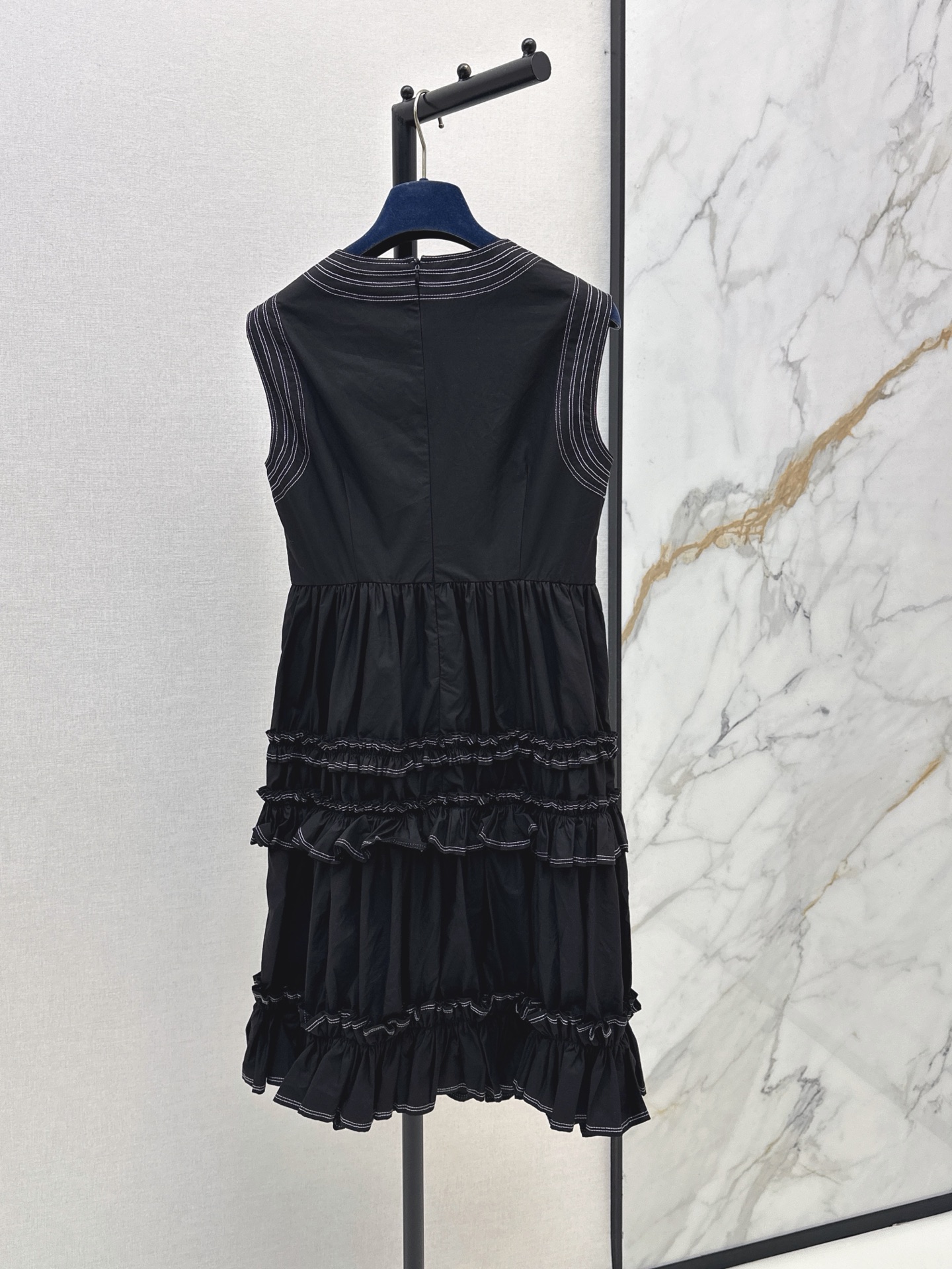 Loui 26ss ruffle sleeveless dress