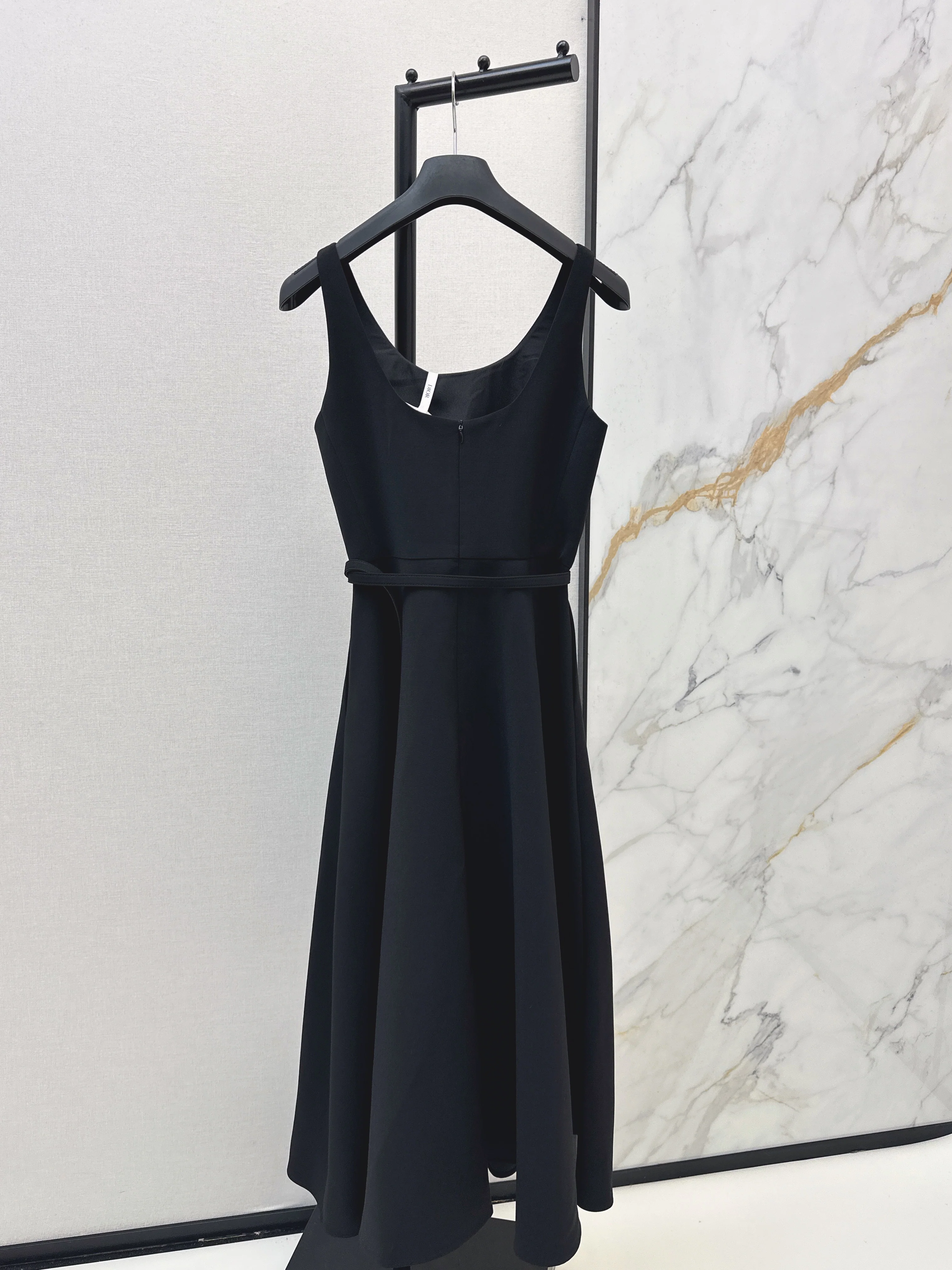 CD 26ss classic sleeveless belted dress