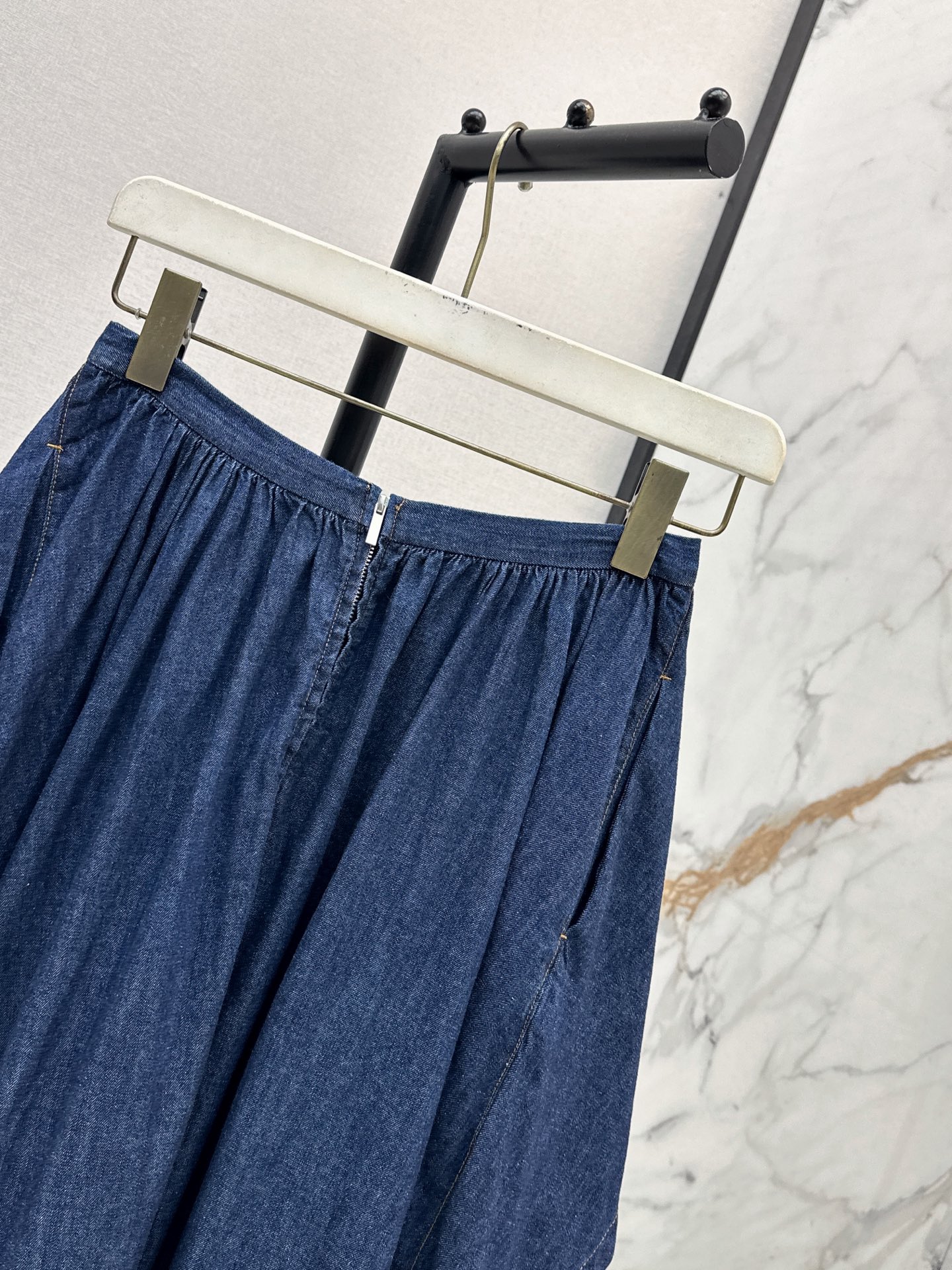 Loe 26ss asymmetrical ruffle denim skirt