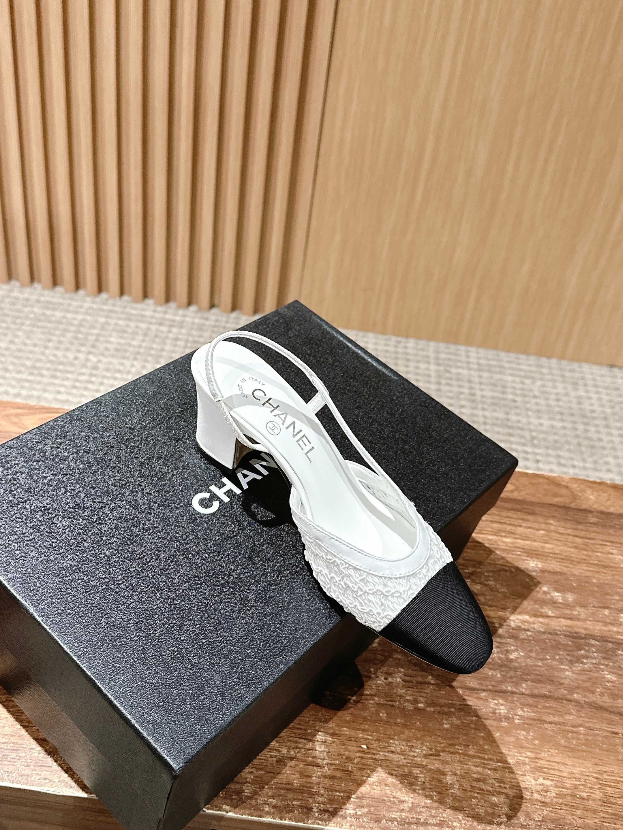 Chan 25fw lace slingback chunky heels