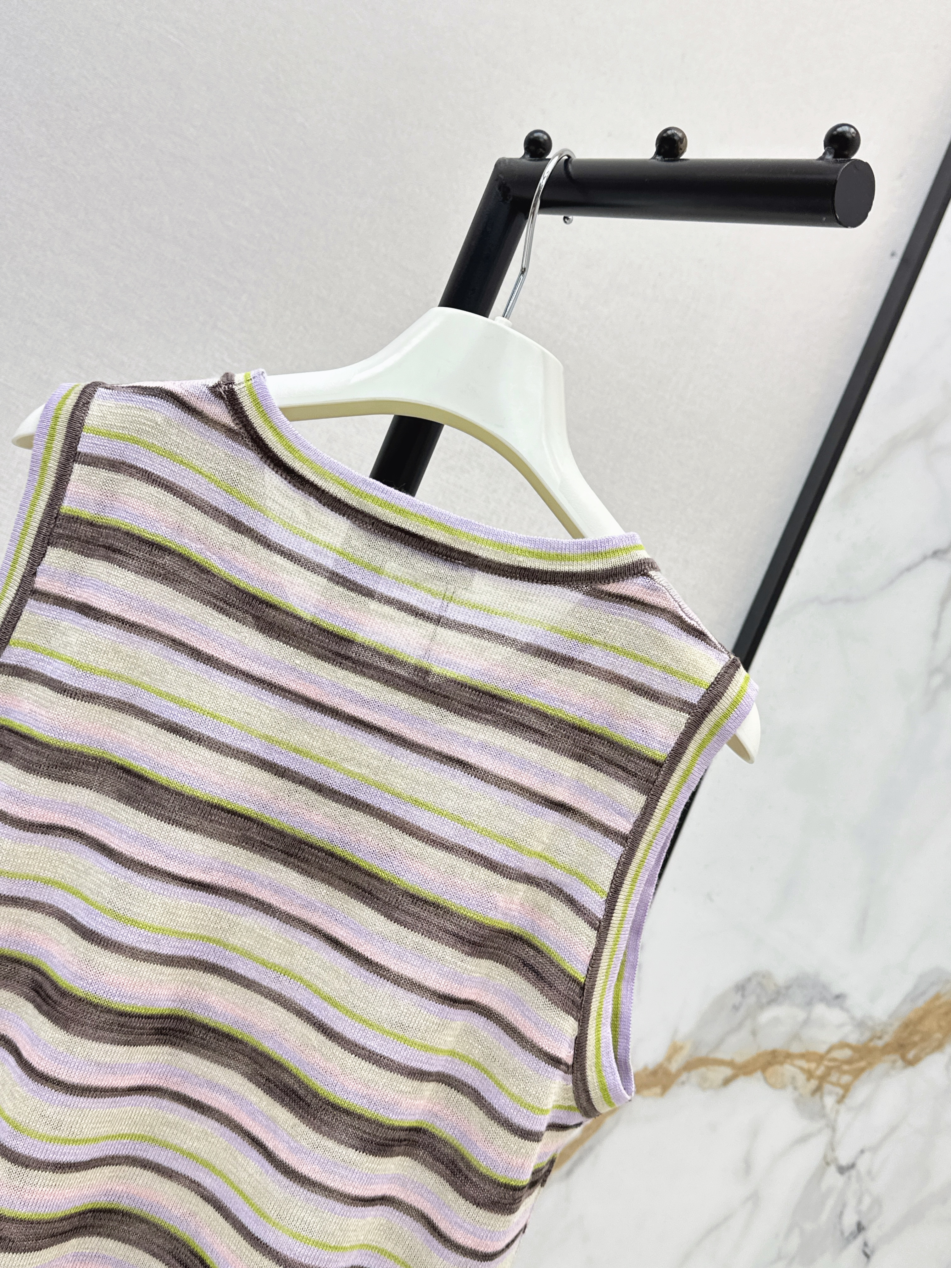 Loe 26ss stripe vest