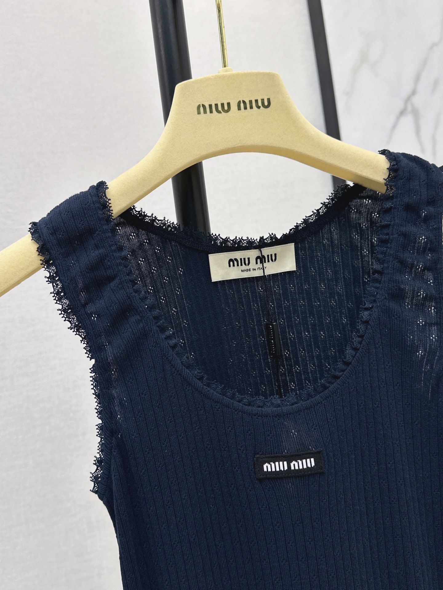 Miu 26ss lace ruffle vest