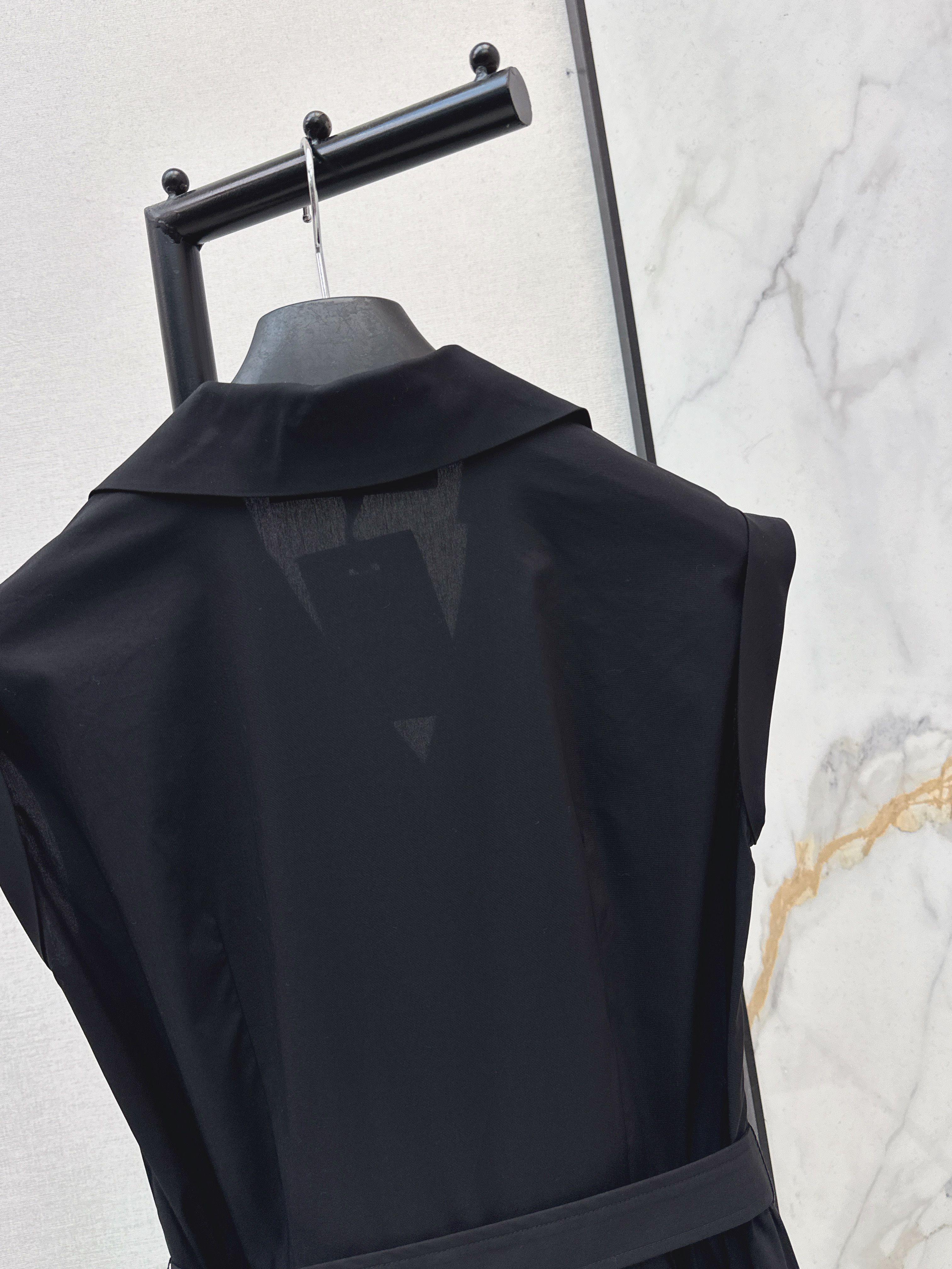 CD 26ss bee embroidery dress