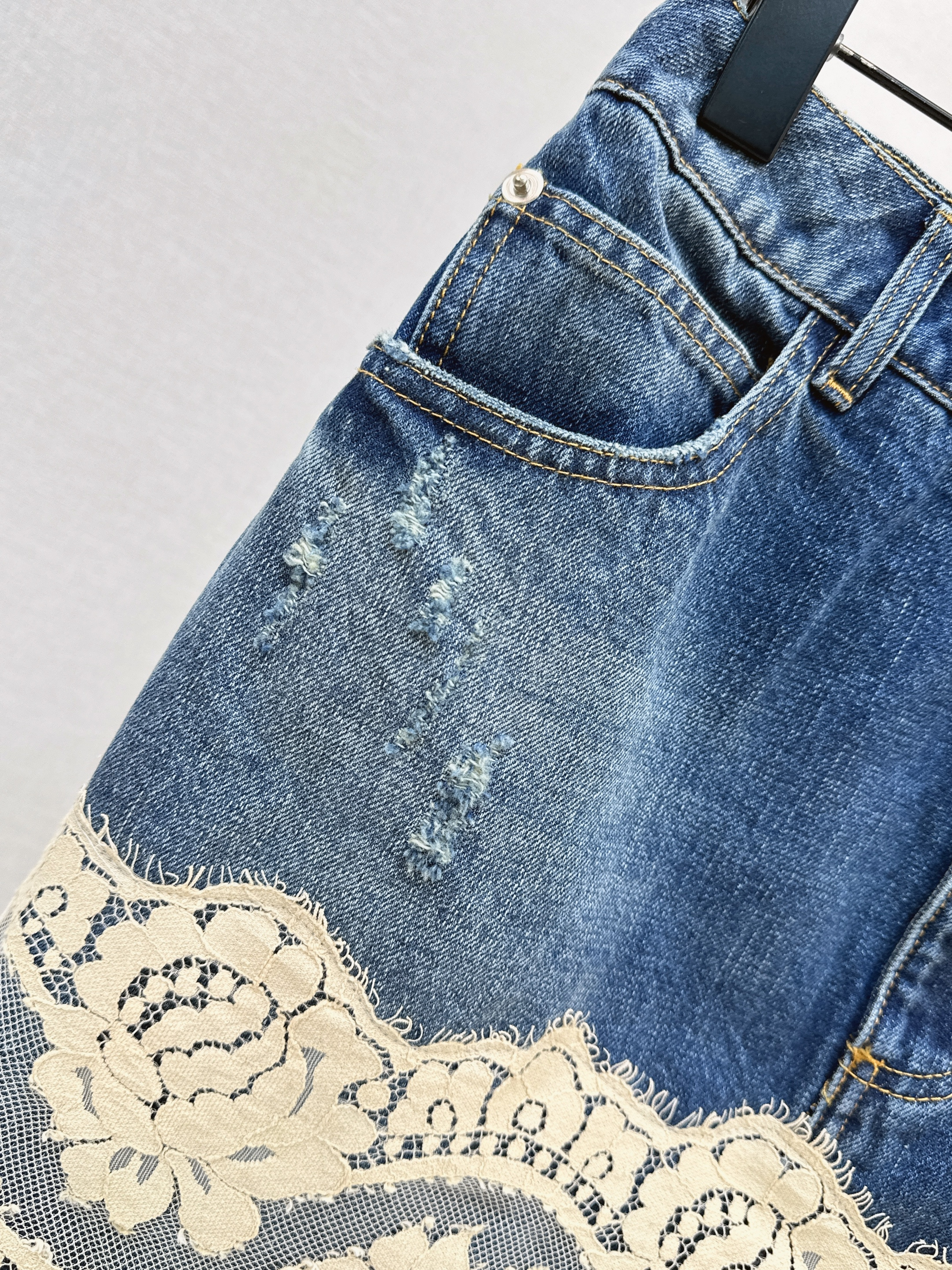 Dolc 26ss lace contract denim skirt
