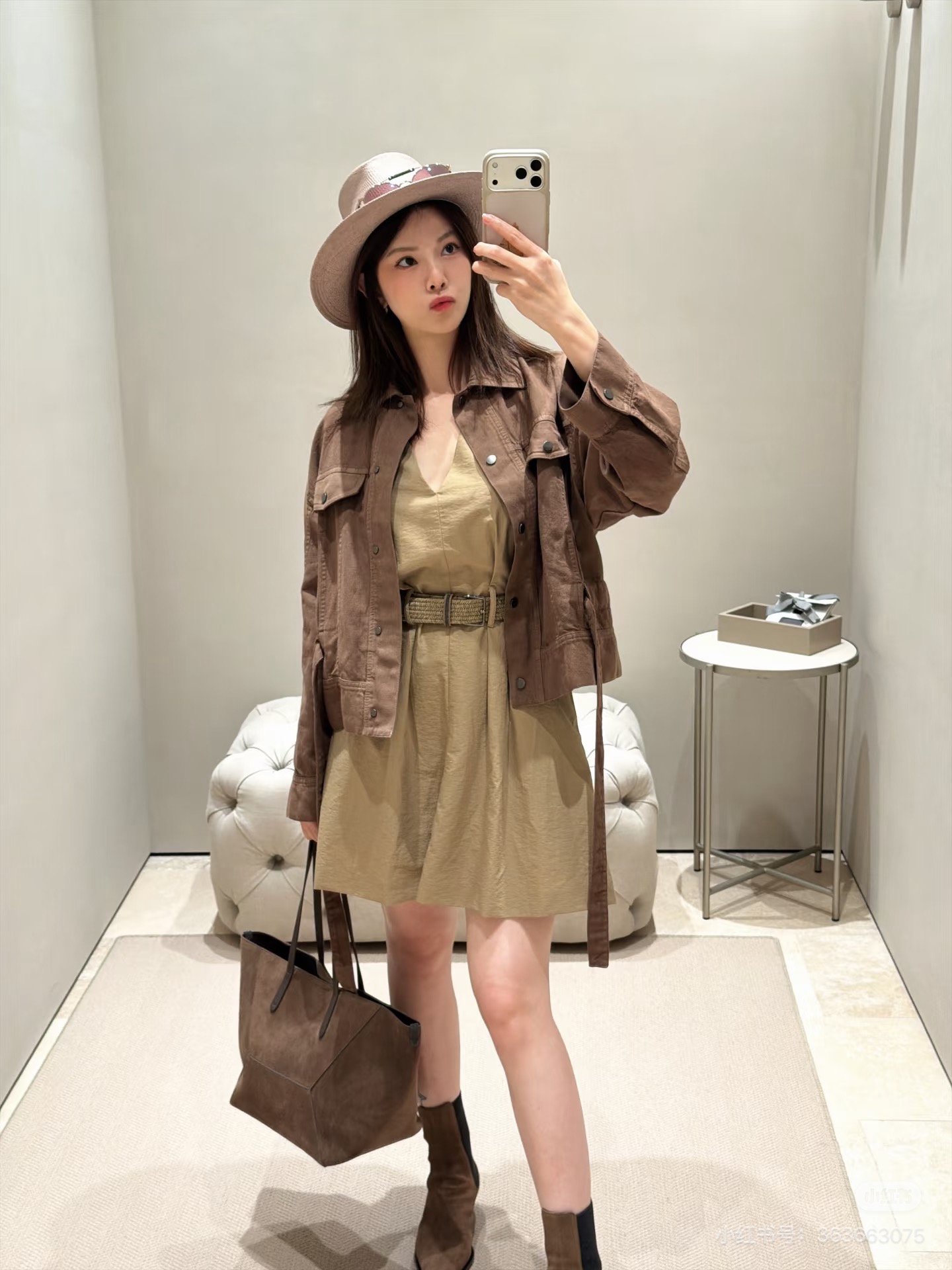 Brun 26ss v-neck sleeveless belted dress