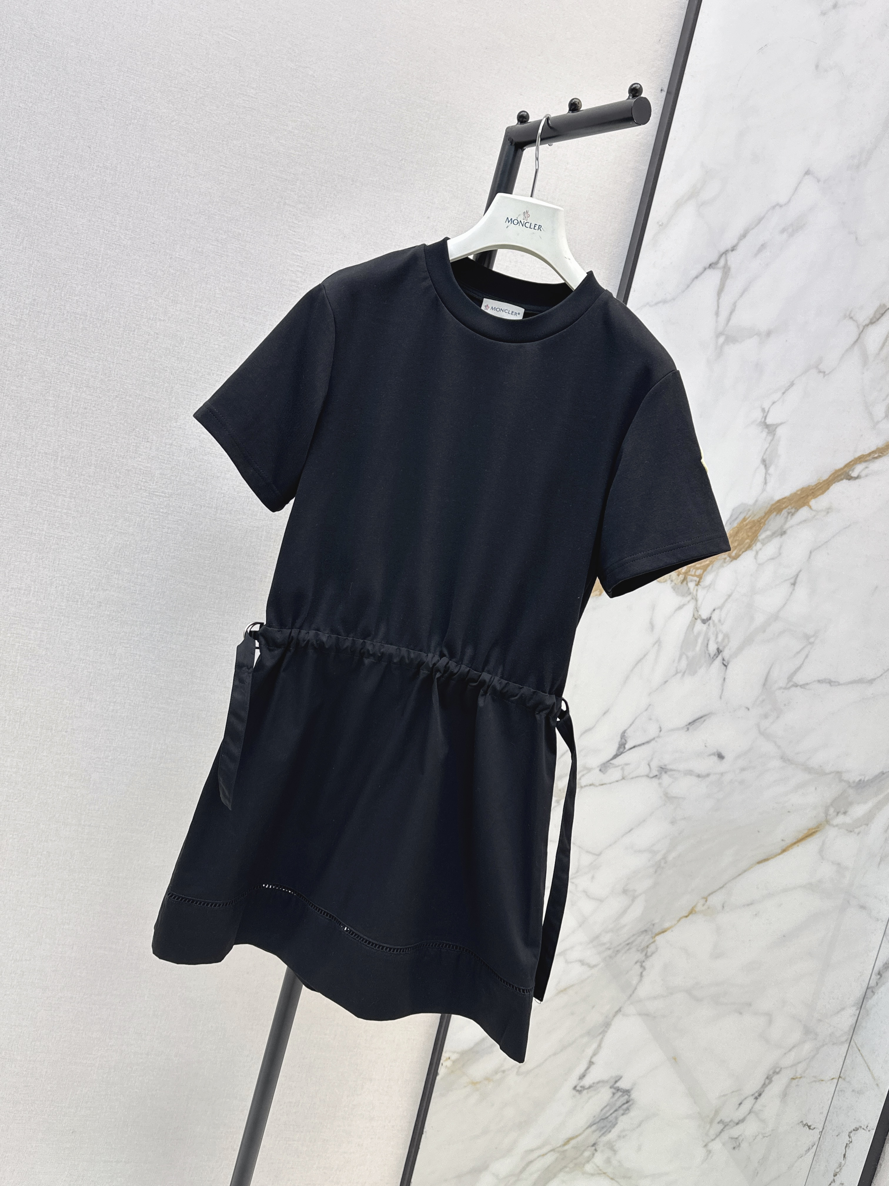 Monc 26ss darwsting dress