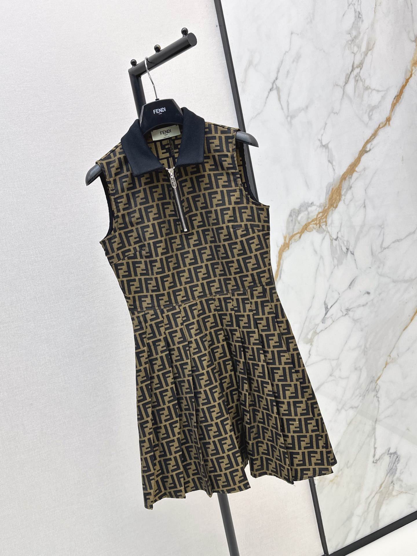 Fen 26ss jacquard sleeveless dress