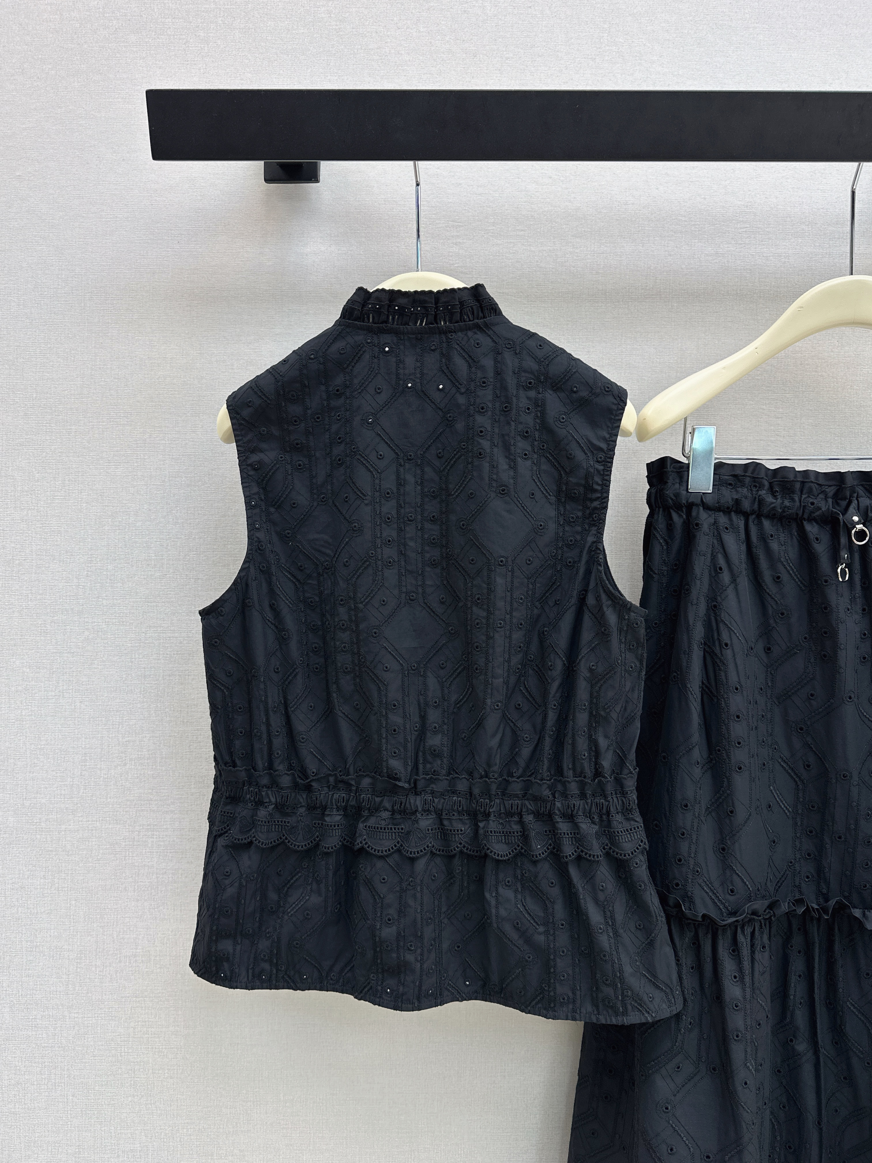 Herm 26ss embroidert vest skirt set