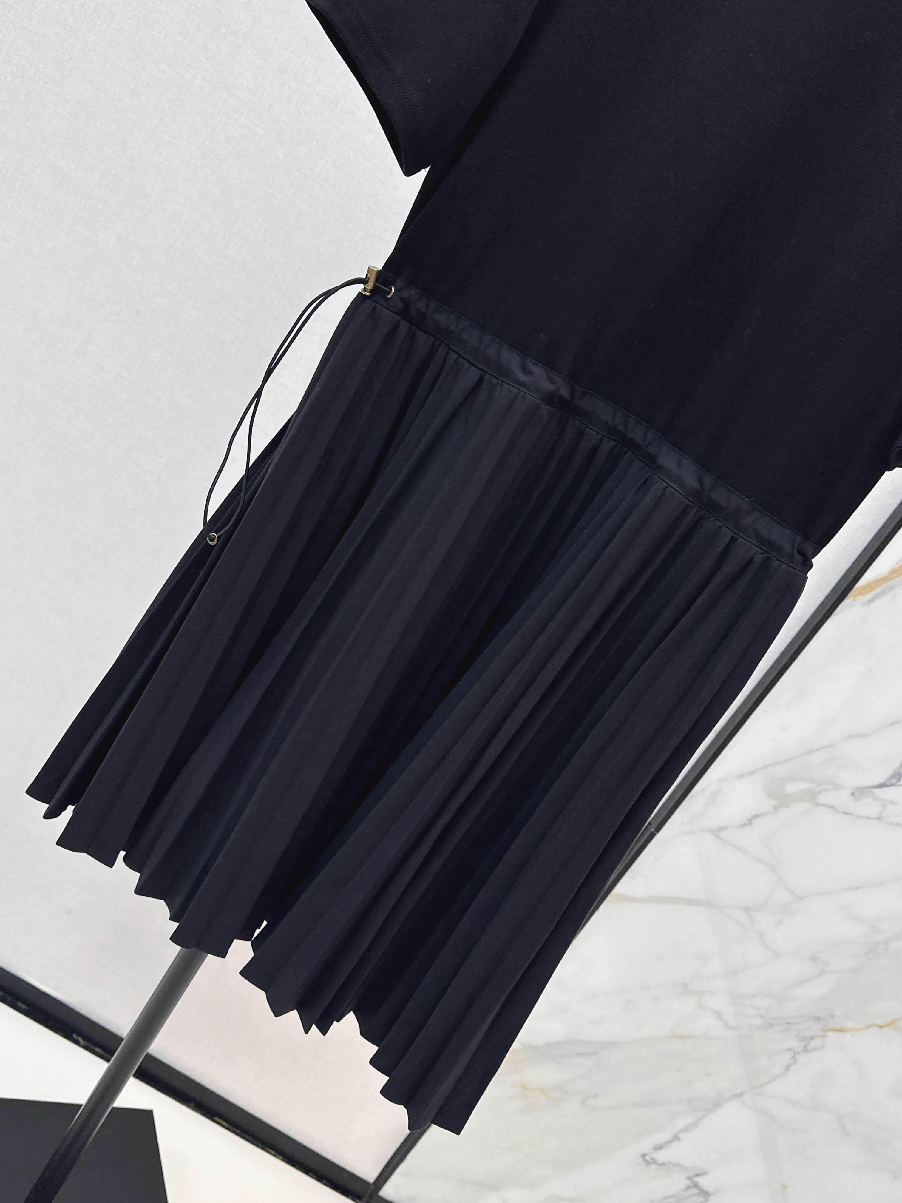 Monc 26ss contact pleated dress