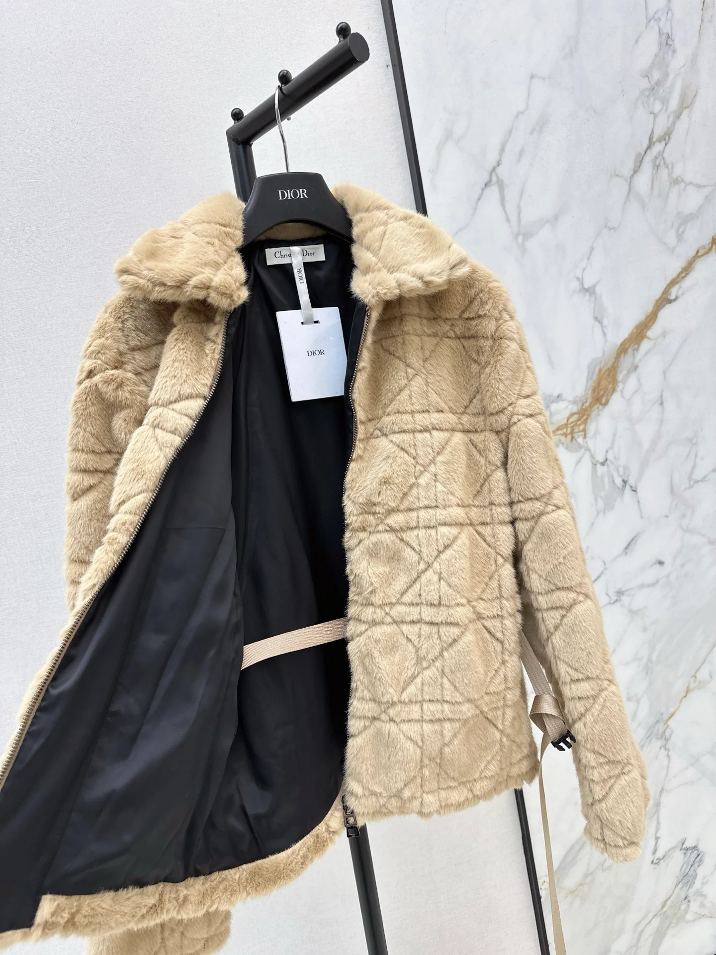 CD 25fw faux fur jacket