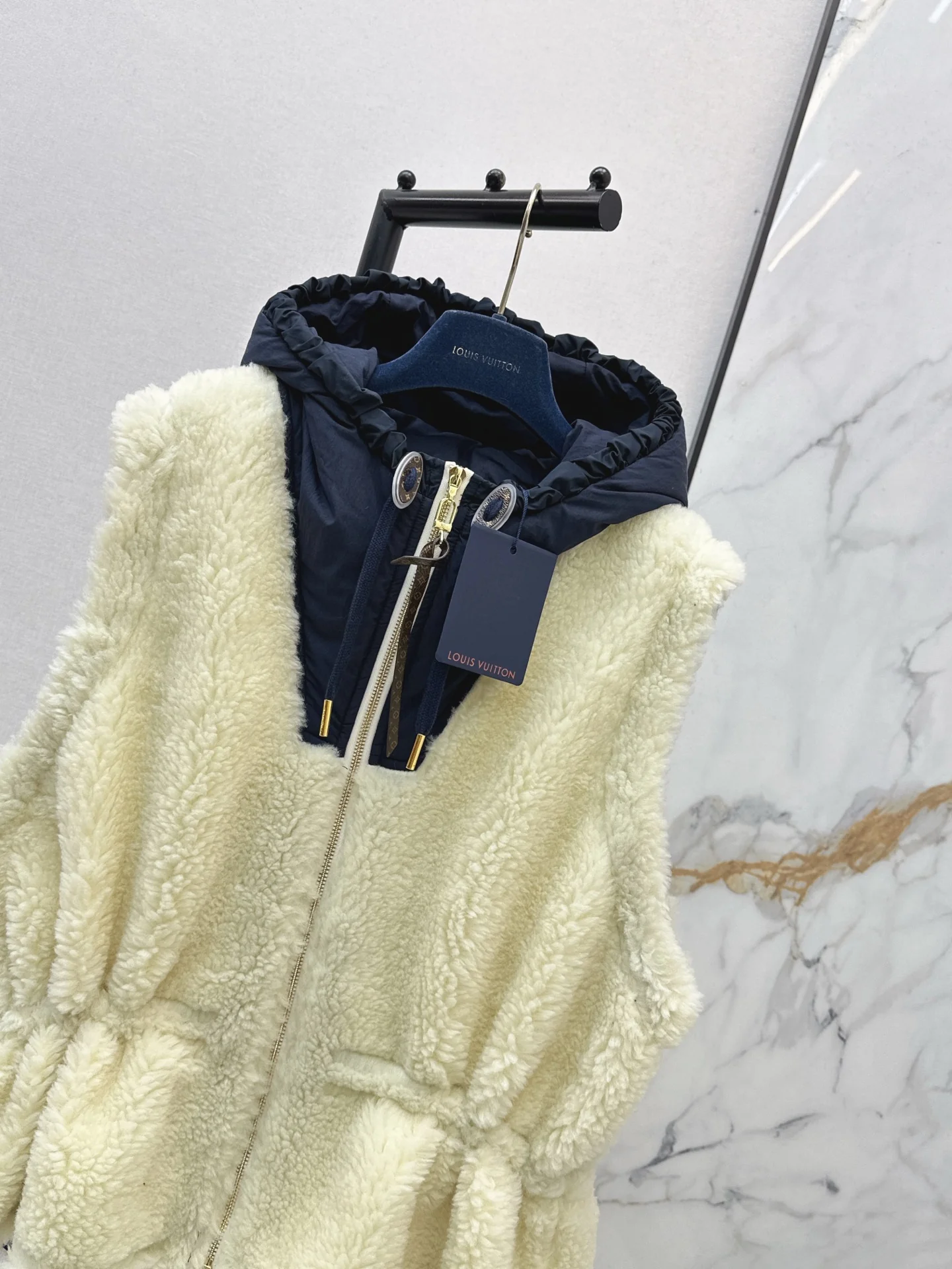 Louis 25fw fleece hooded vest