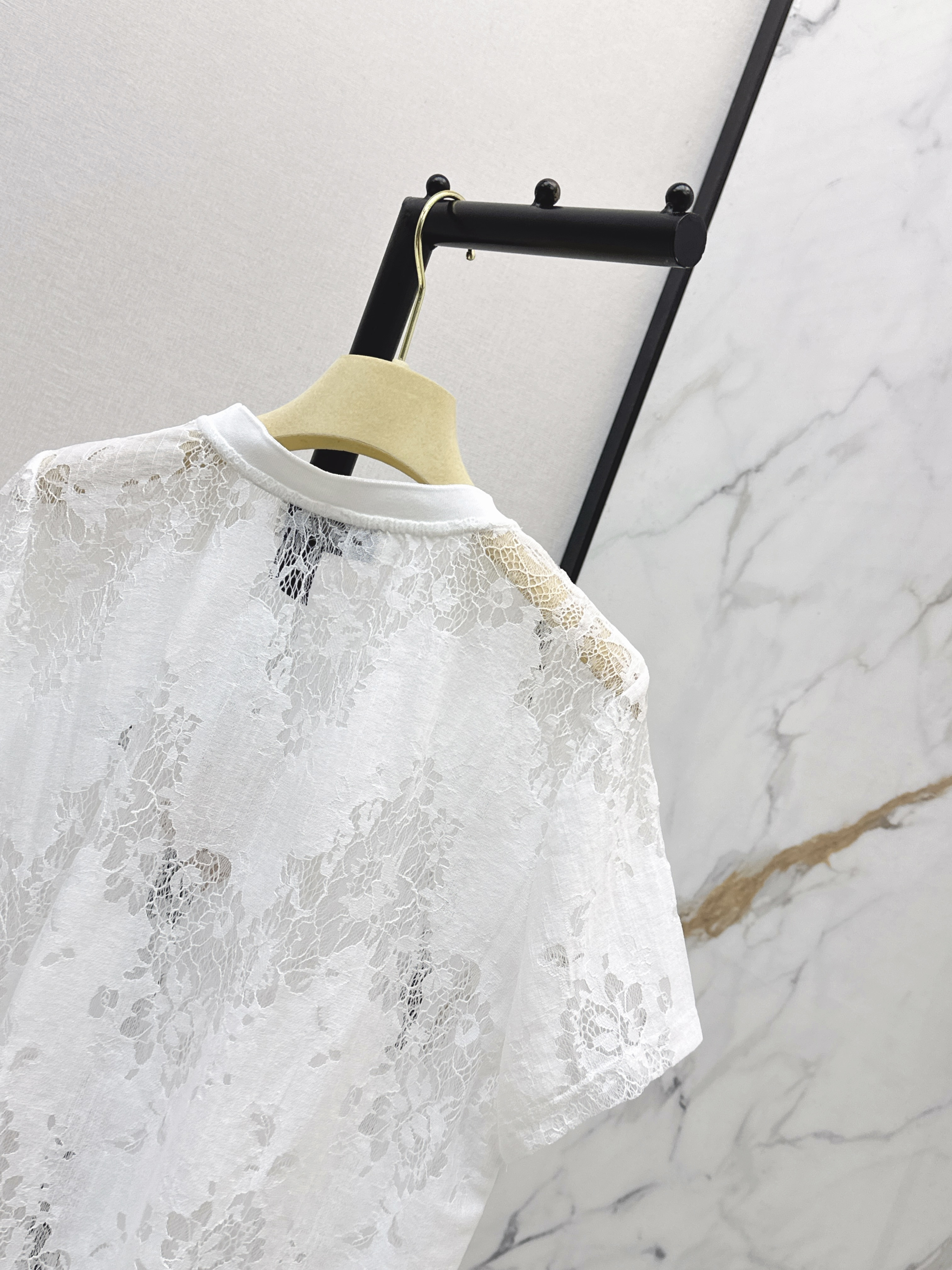 Miu 26ss lace t-shirt