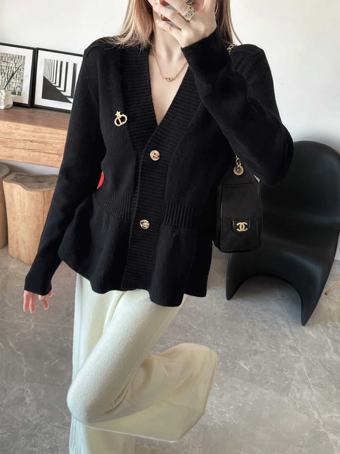 CD 26ss ruffle v-neck sweater