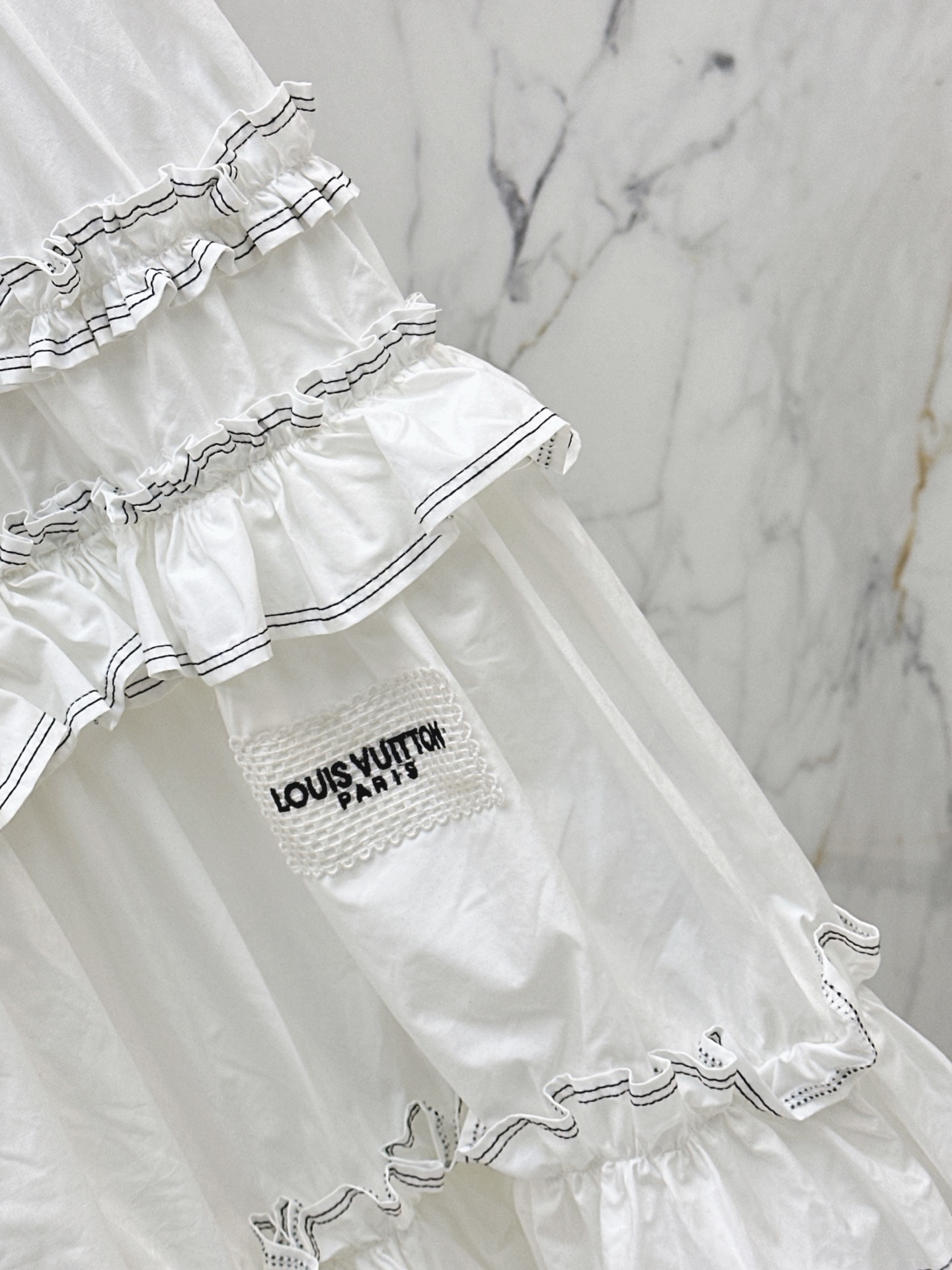 Loui 26ss ruffle sleeveless dress
