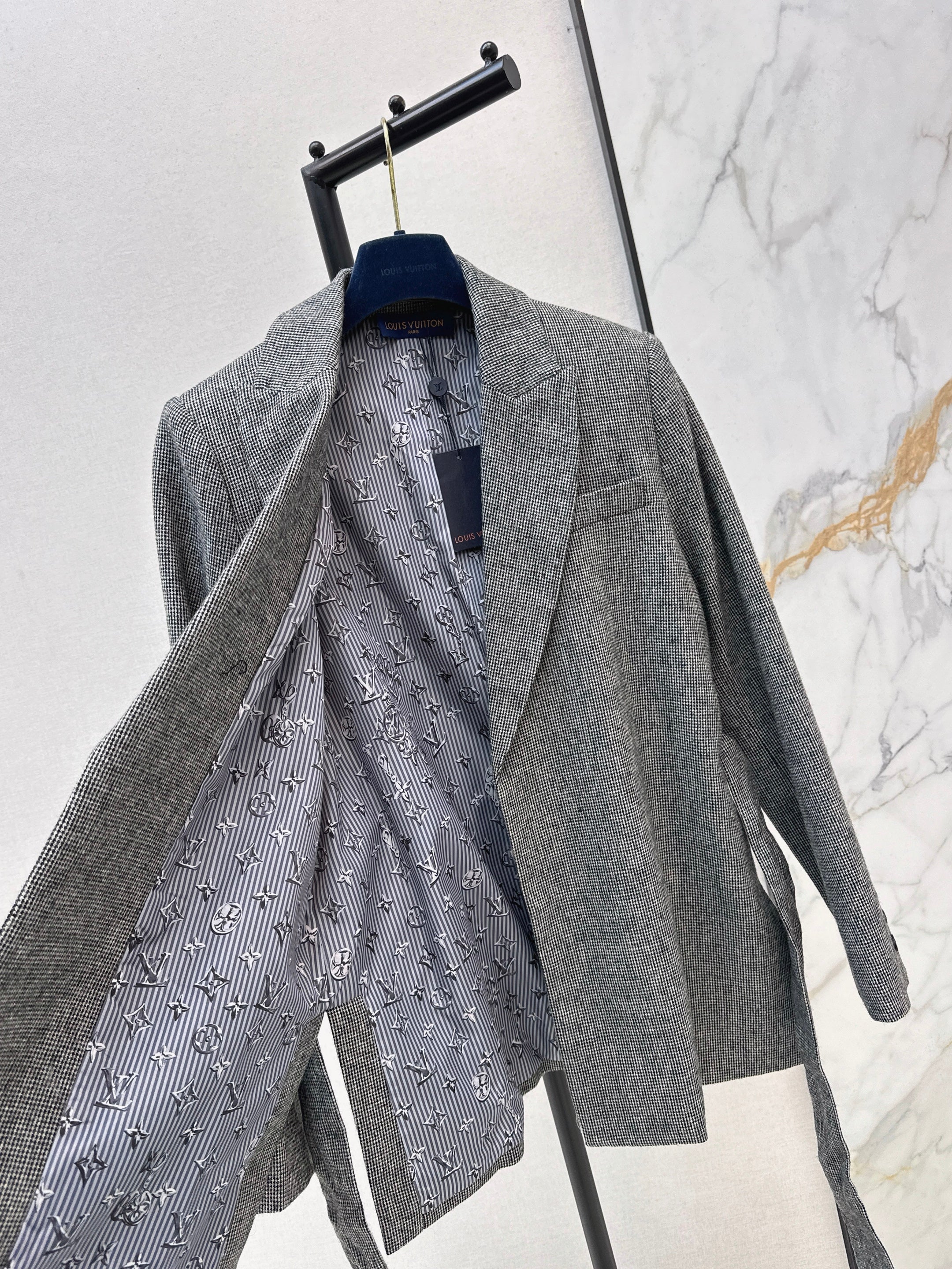 Louis 26ss belted blazer