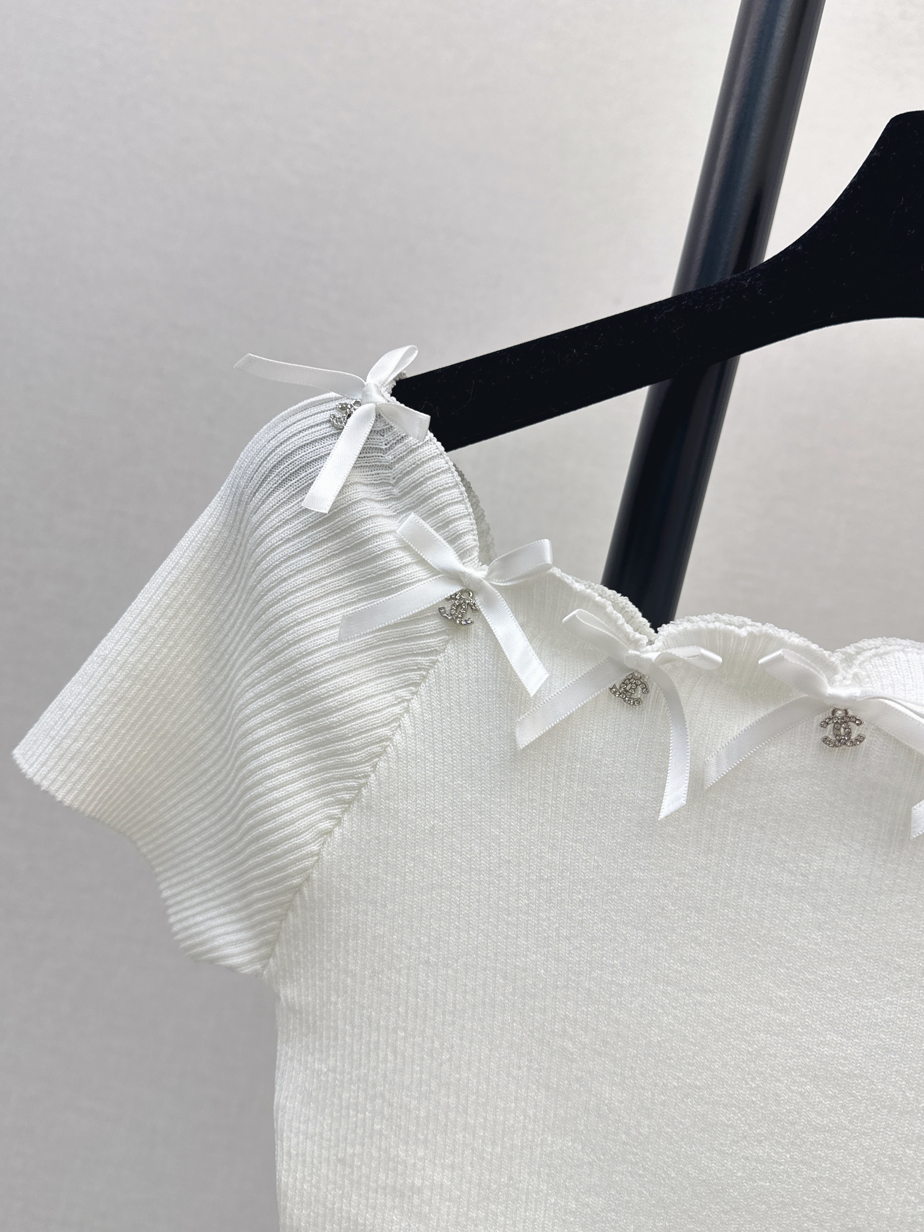 Chan 26ss off shoulder top