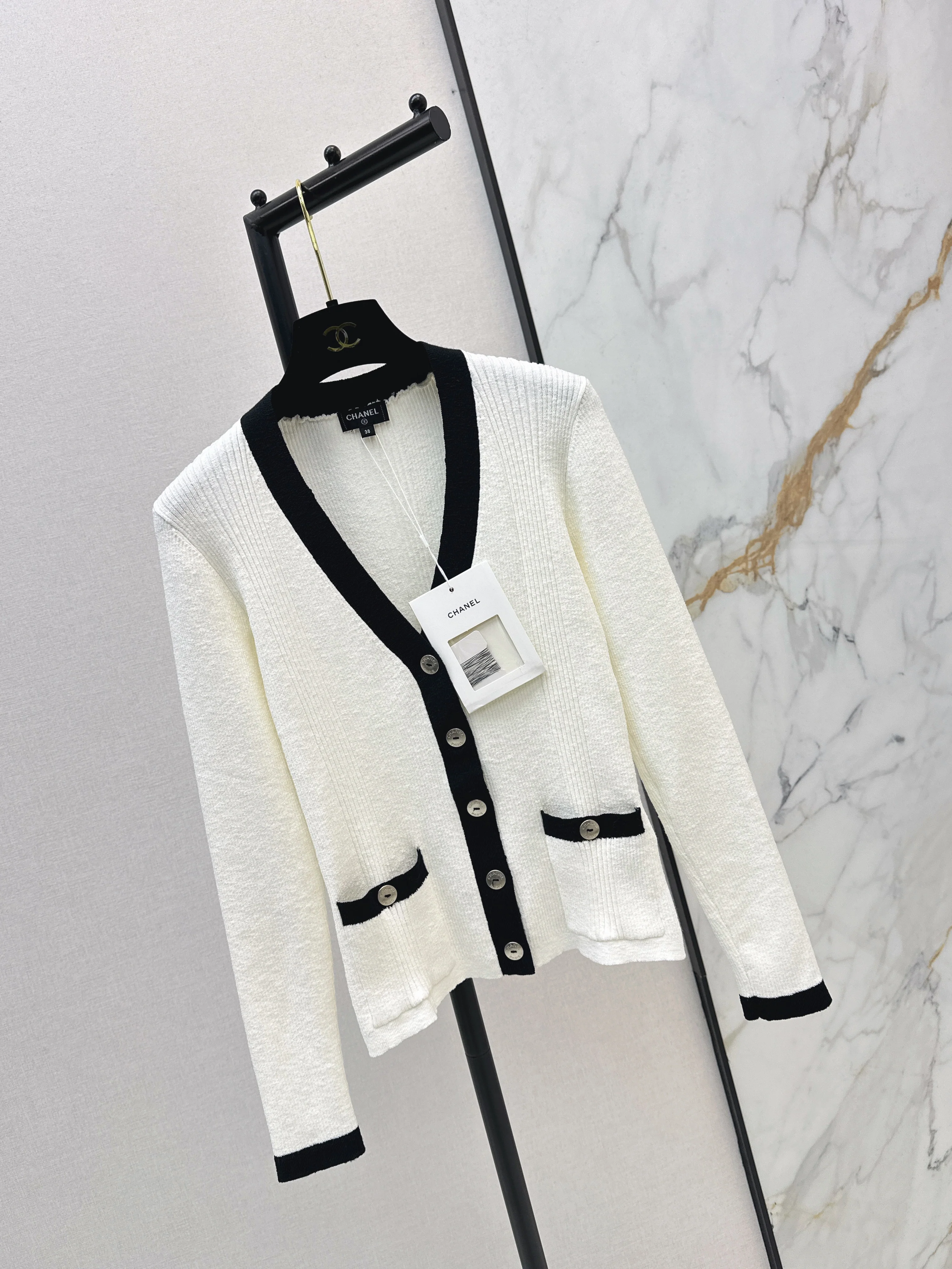 Chan 26ss v-neck cardigan