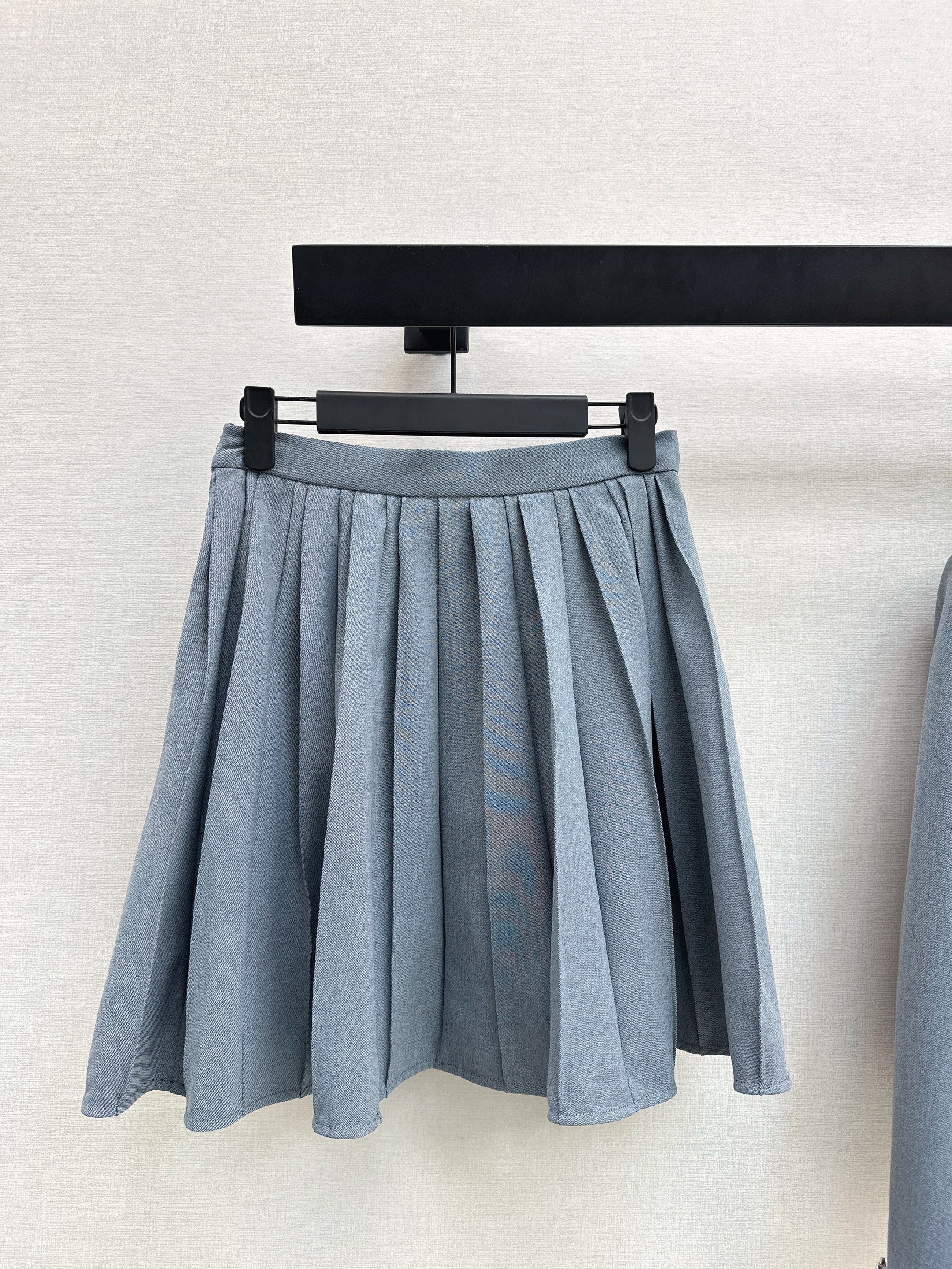 CD 26ss pleated skirts