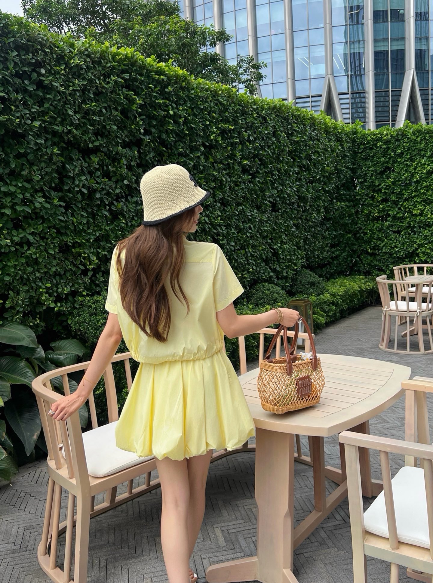 Loe 26ss cropped shirt mini skirt set