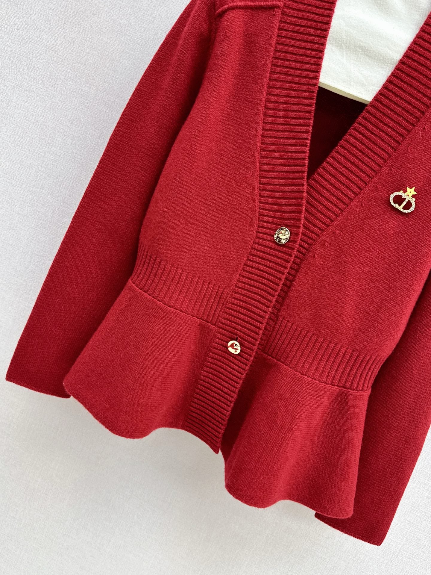 CD 26ss ruffle v-neck sweater