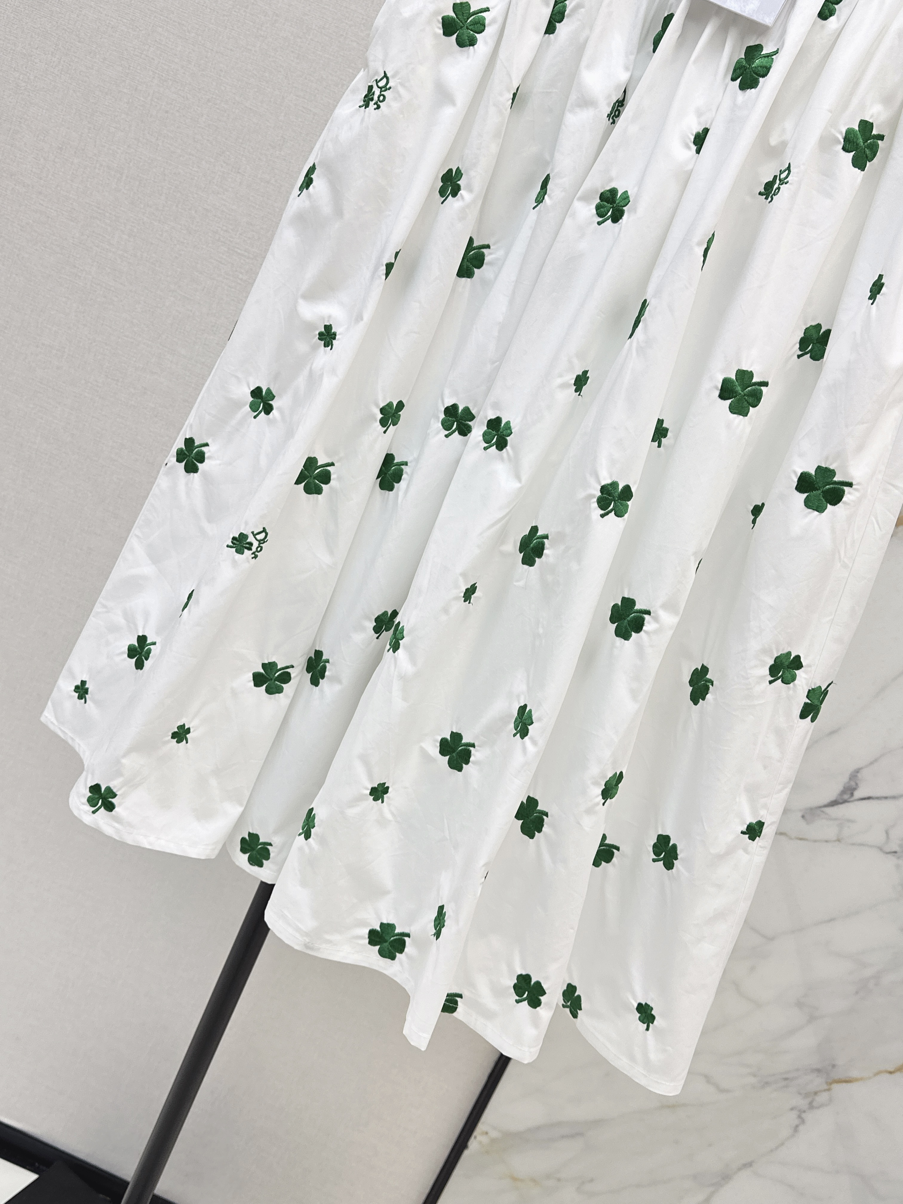 CD 26ss embroidery pleated skirts